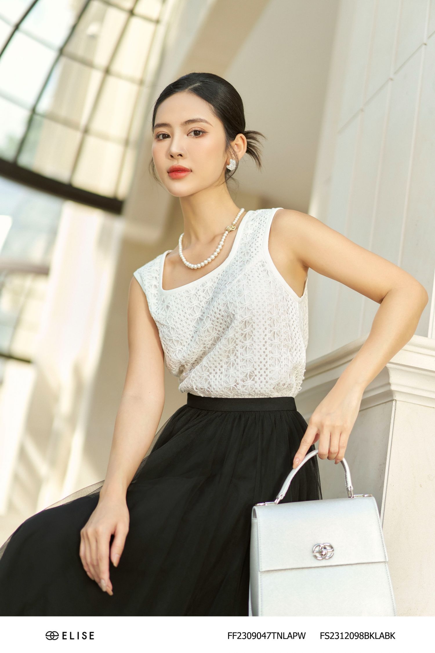 ÁO REN HOA CHỈ TRẮNG SÁT NÁCH