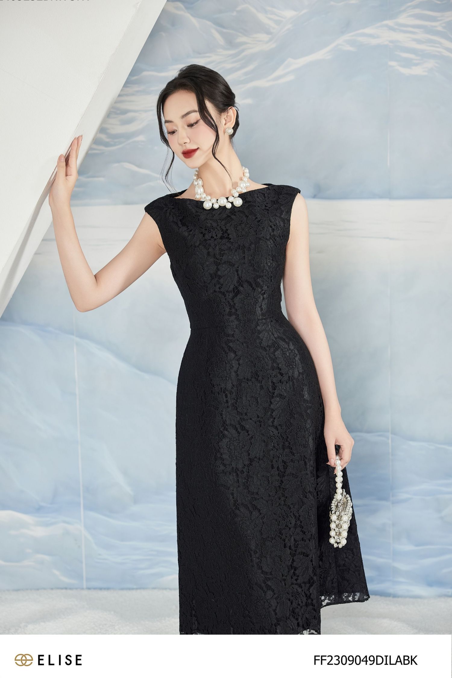 ĐẦM REN HOA ĐEN SÁT NÁCH ĐÍNH HOA