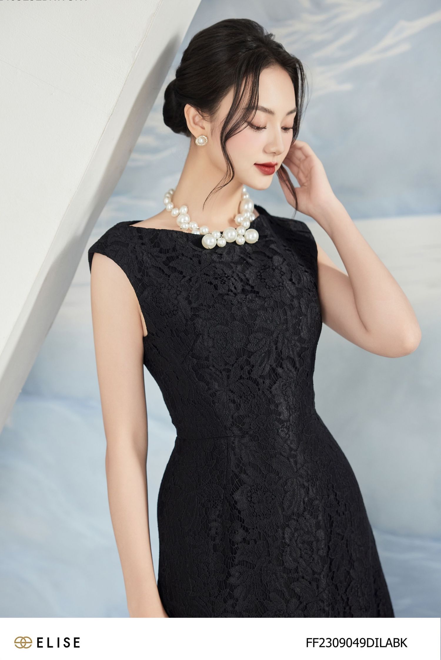 ĐẦM REN HOA ĐEN SÁT NÁCH ĐÍNH HOA