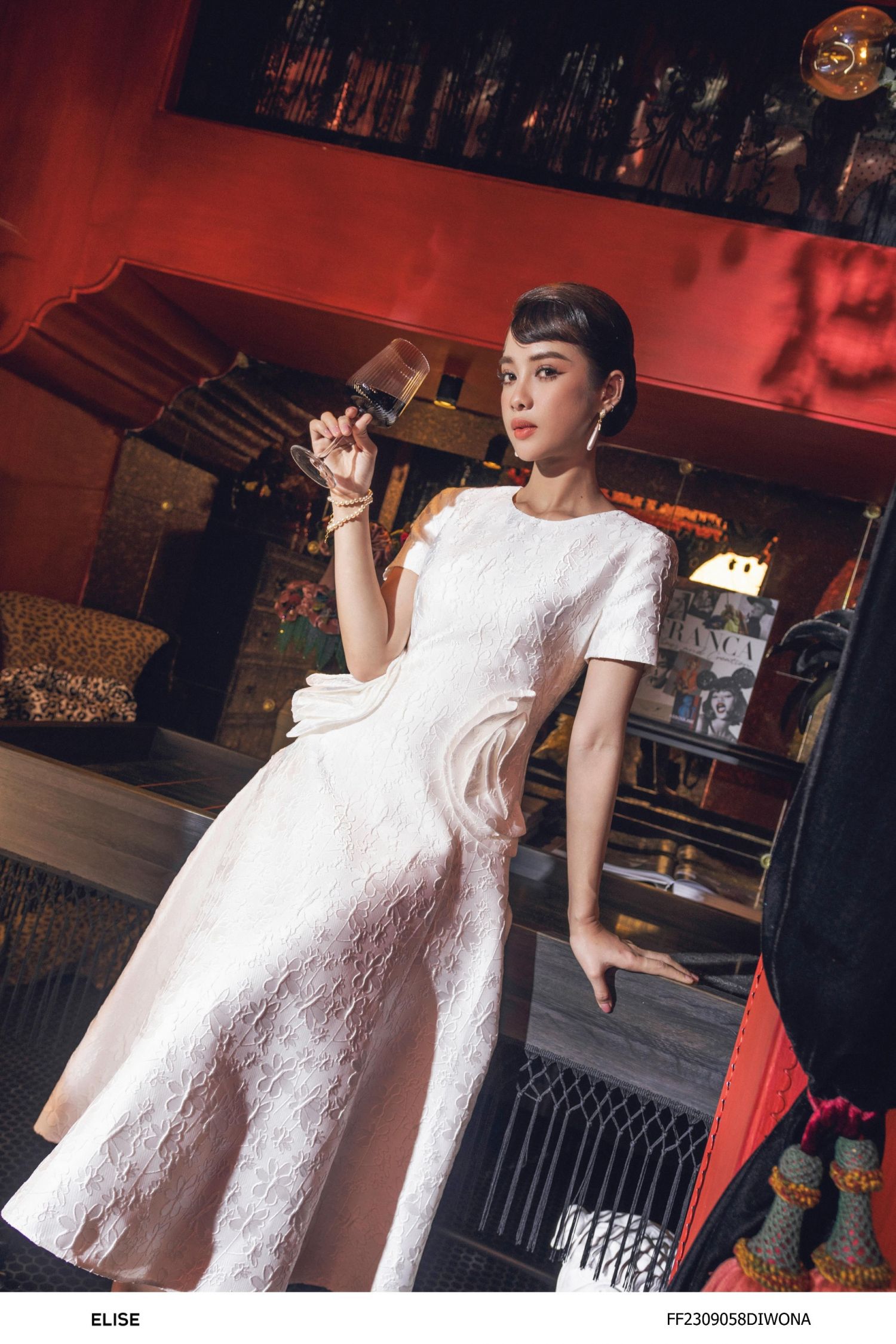 ĐẦM TWEED TRẮNG XOẮN HOA BÊN HÔNG