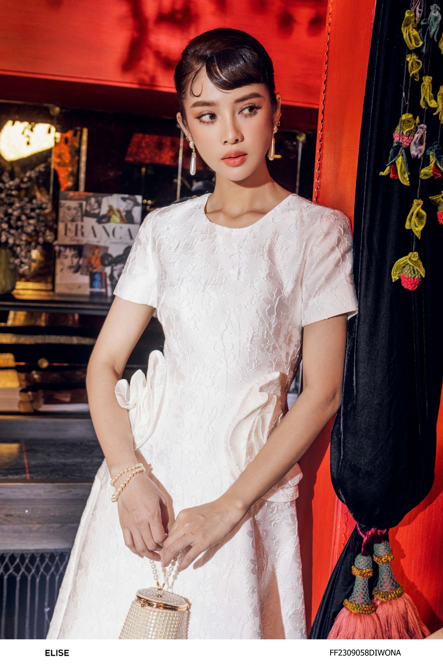 ĐẦM TWEED TRẮNG XOẮN HOA BÊN HÔNG