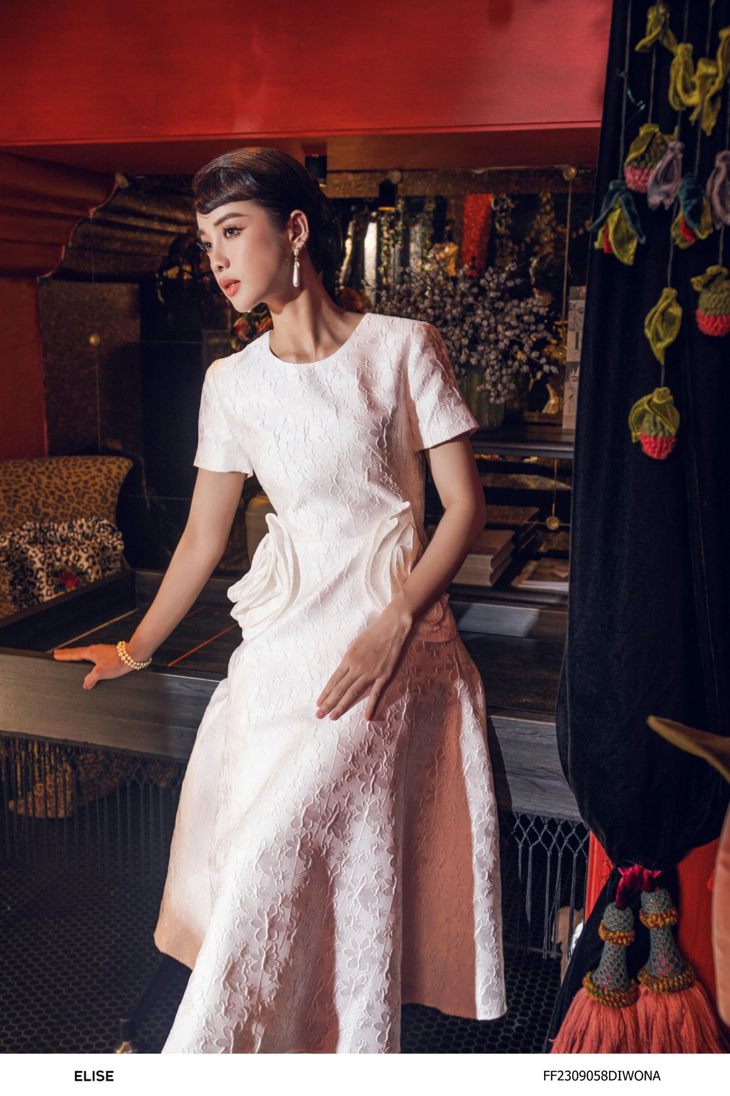ĐẦM TWEED TRẮNG XOẮN HOA BÊN HÔNG