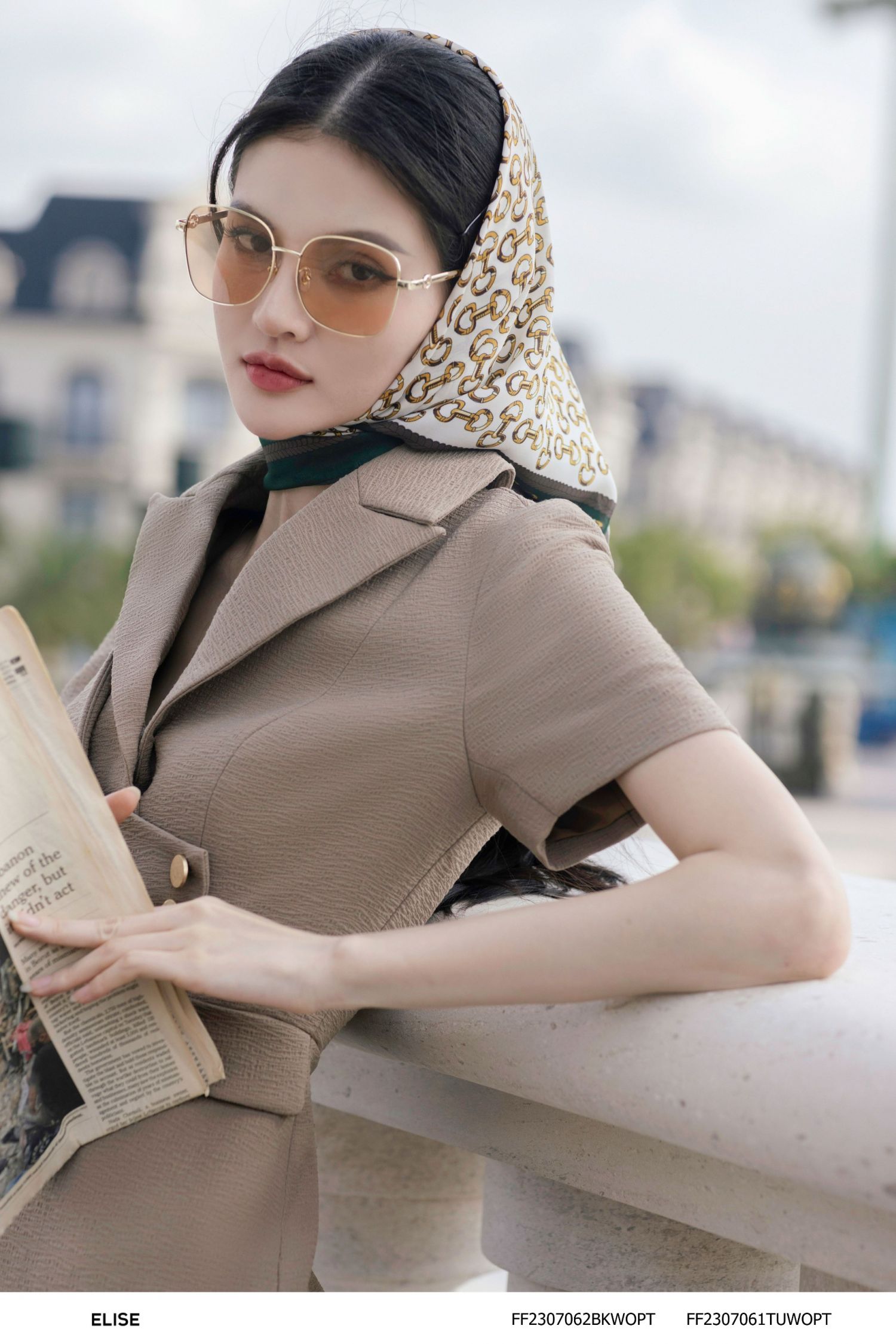 ĐẦM VÂN NÂU CỔ VEST CÚC ĐAI EO