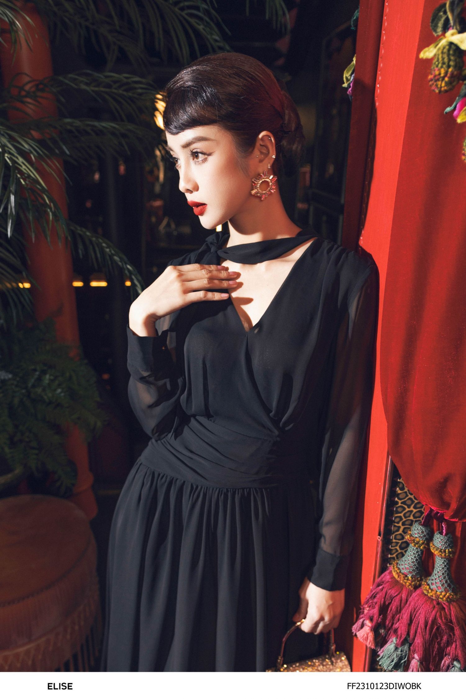 ĐẦM CHIFFON ĐEN CỔ V NHÚN EO