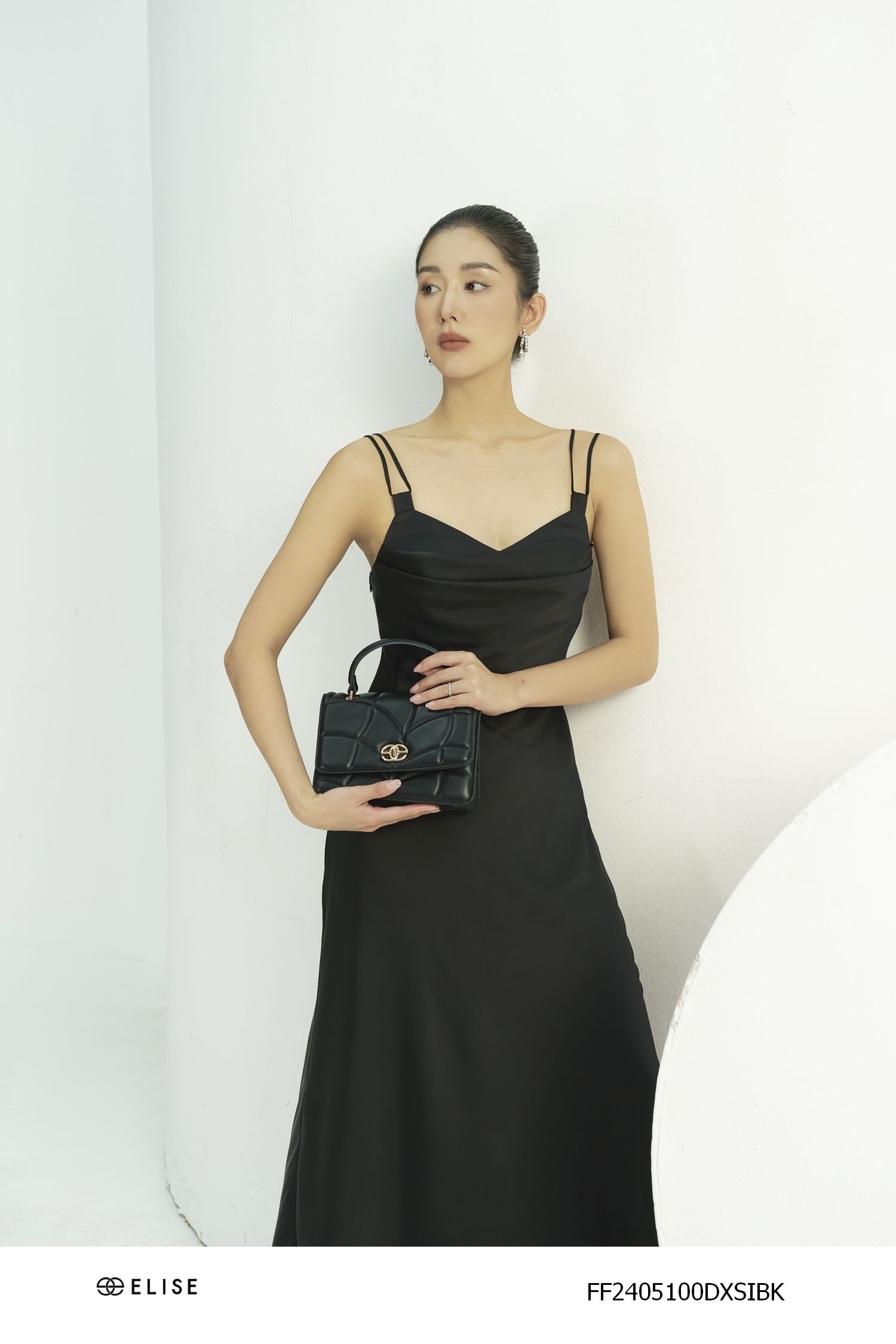 ĐẦM LỤA ĐEN 2 DÂY CÚP NGỰC CỔ ĐỔ