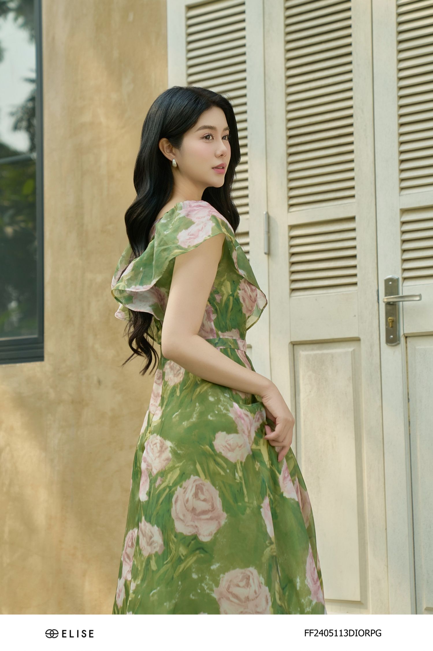 ĐẦM TƠ HOA NỀN XANH LÁ BÈO CỔ V