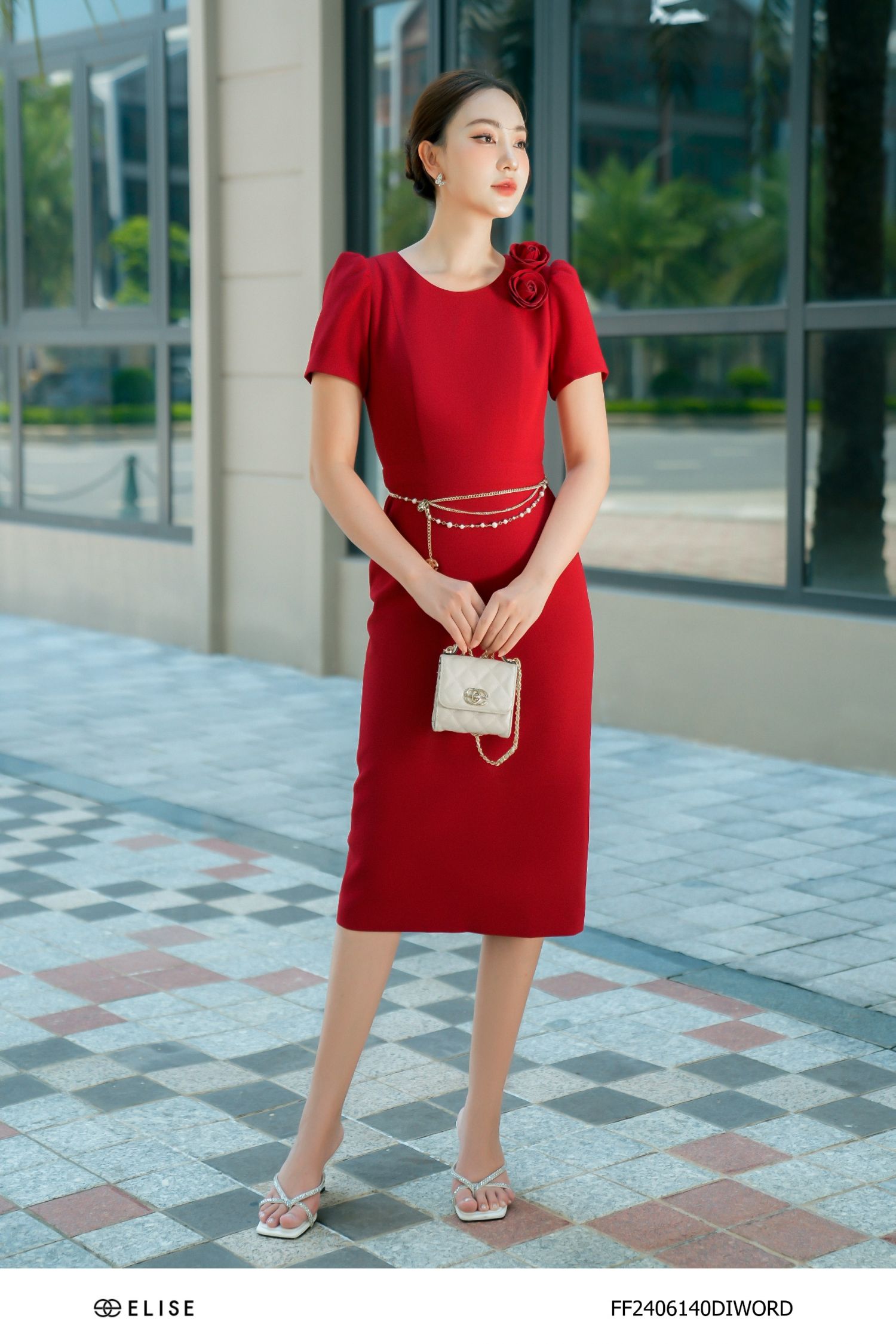ĐẦM ÔM VÂN ĐỎ ĐÍNH HOA VAI