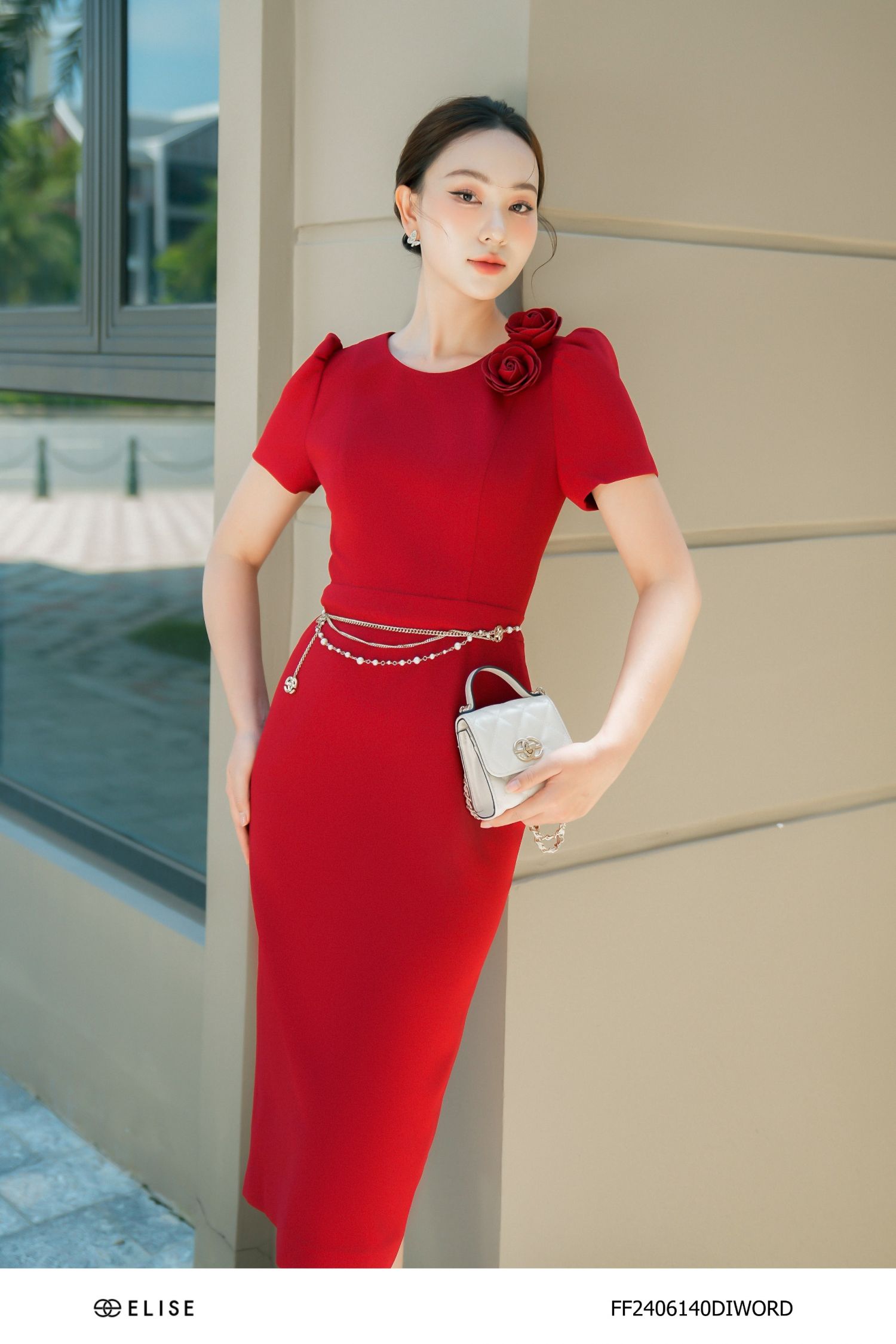 ĐẦM ÔM VÂN ĐỎ ĐÍNH HOA VAI