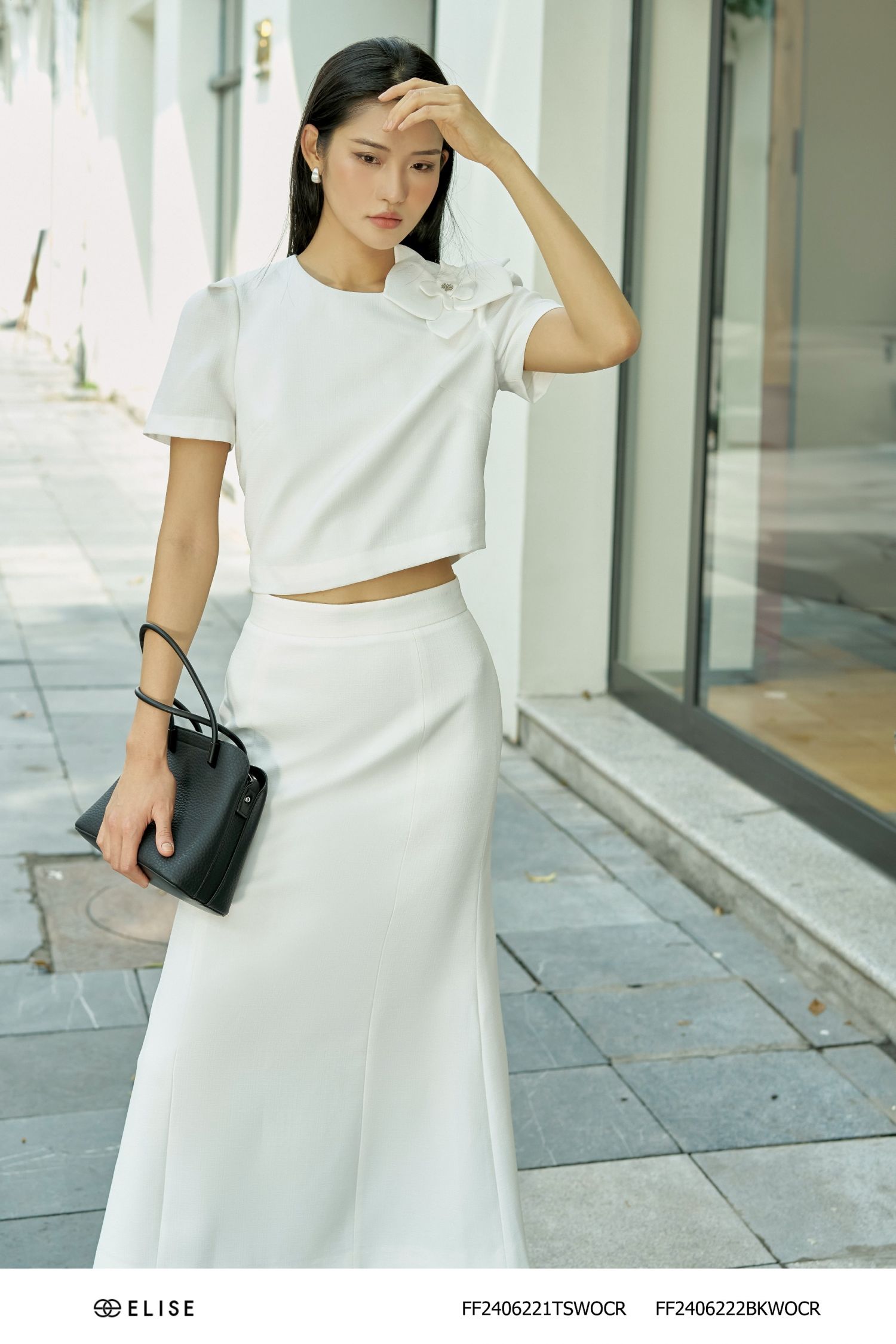 ÁO CROPTOP TRẮNG NGÀ ĐÍNH HOA