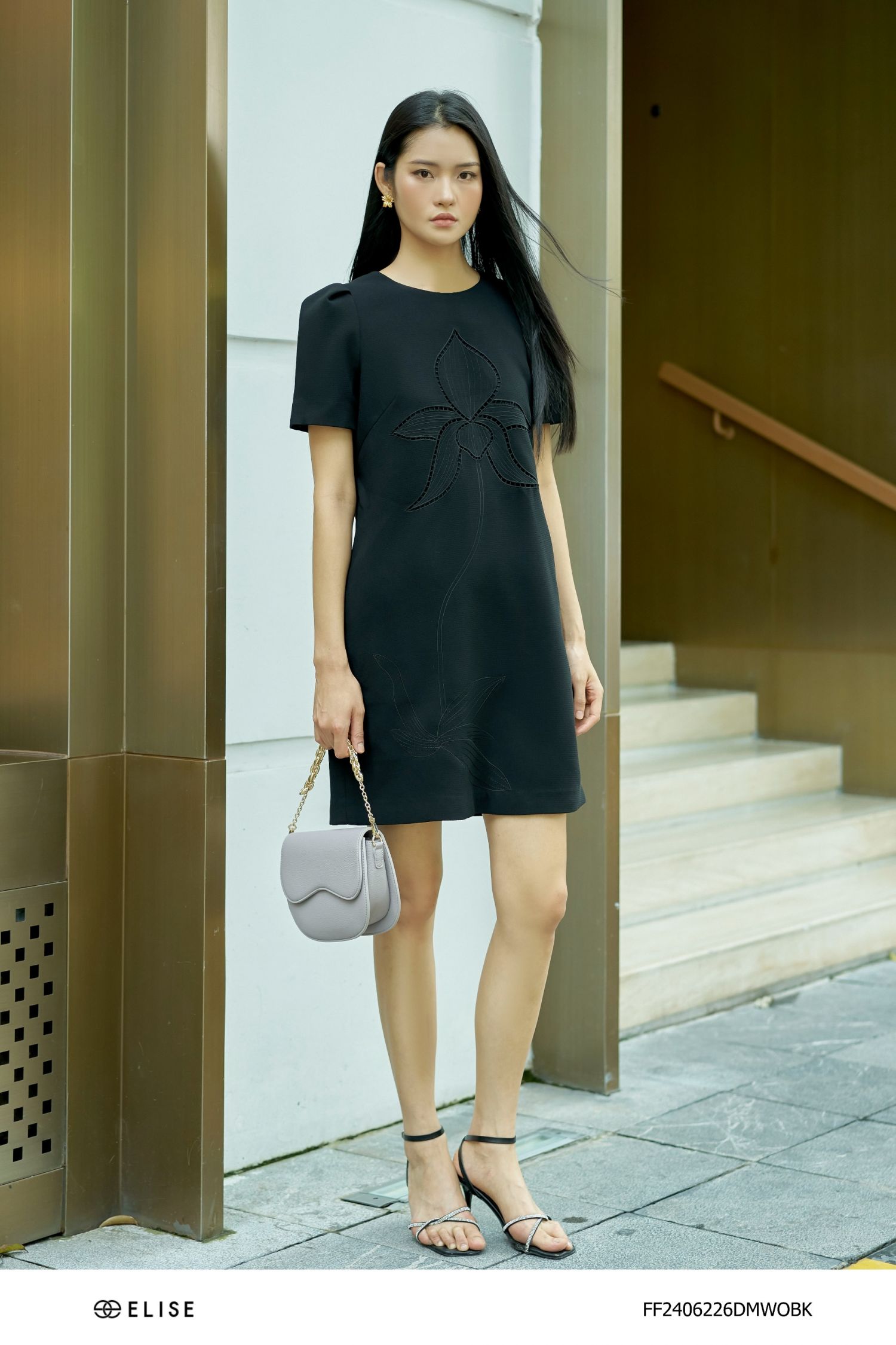 ĐẦM SUÔNG ĐEN NGỰC ĐÍNH HOA NỔI