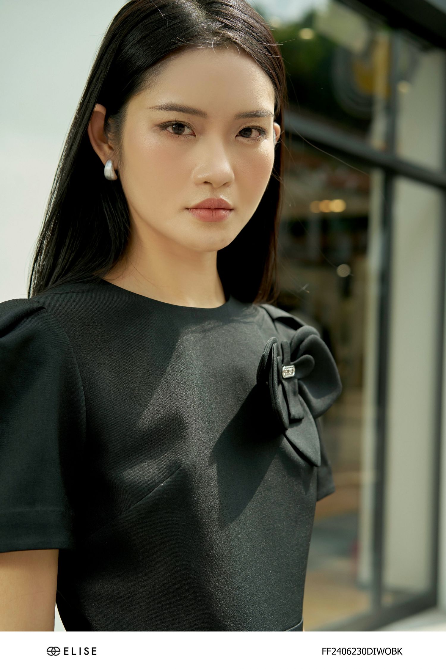 ĐẦM ĐEN XẾP LY TAY ĐÍNH HOA EO