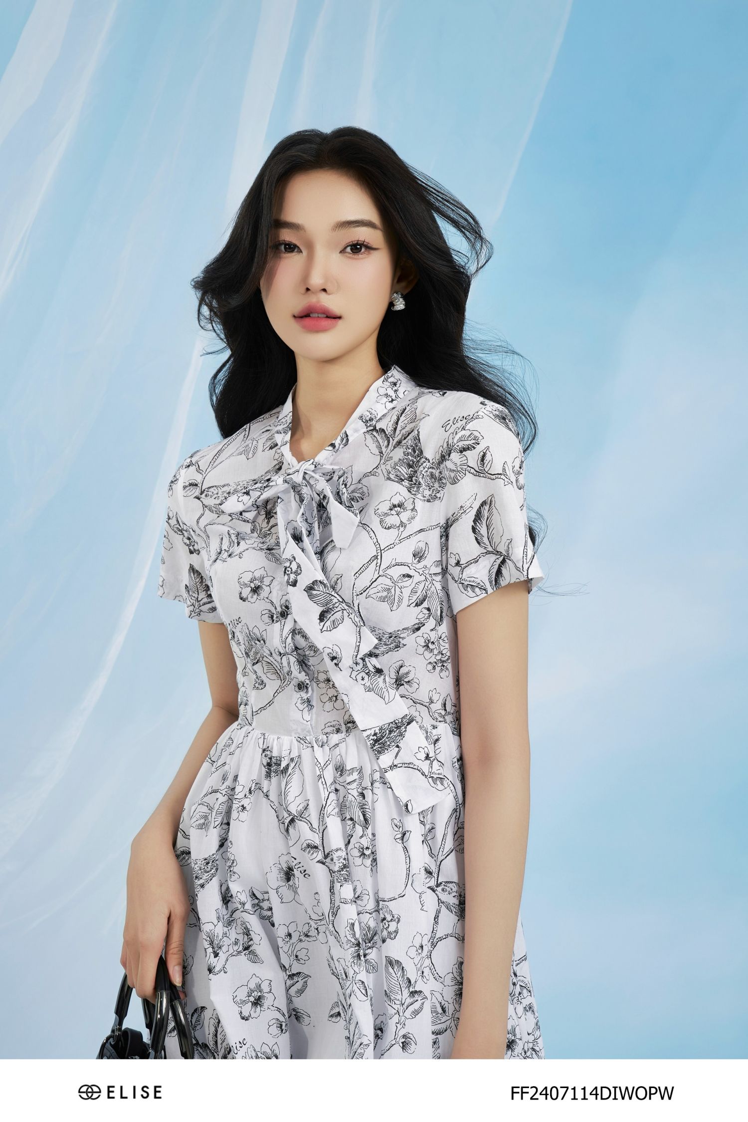 ĐẦM THÔ TRẮNG HOA VIỀN ĐEN CỔ NƠ
