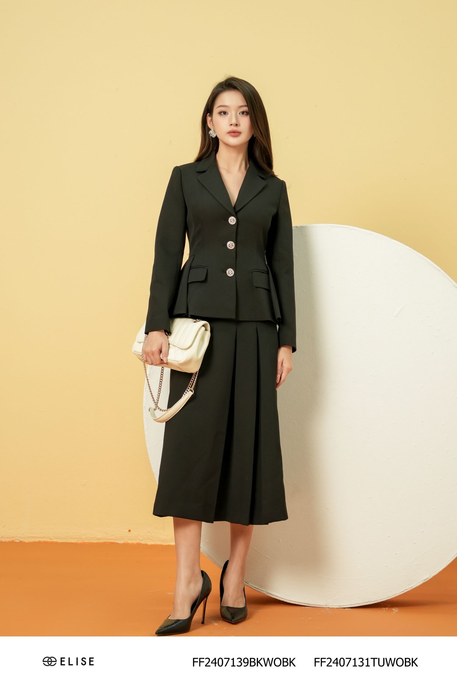 VEST ĐEN EO VẠT XẾP TRÒN