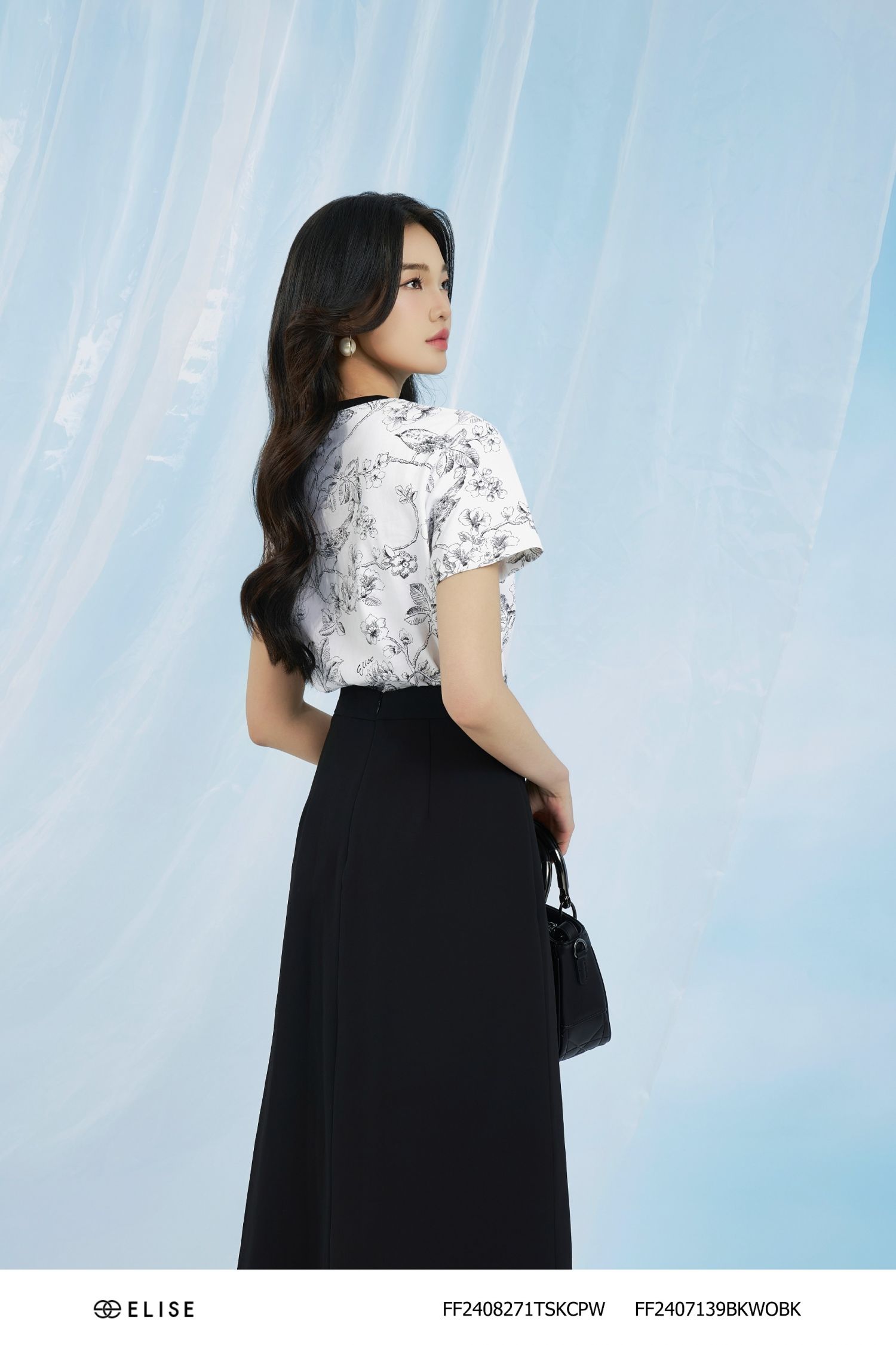 ÁO THUN NỀN TRẮNG HỌA TIẾT ĐEN