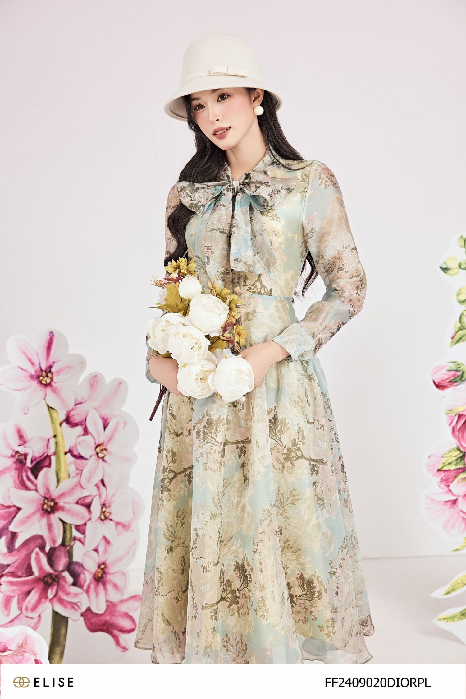 ĐẦM TƠ HT NỀN XANH NƠ CỔ