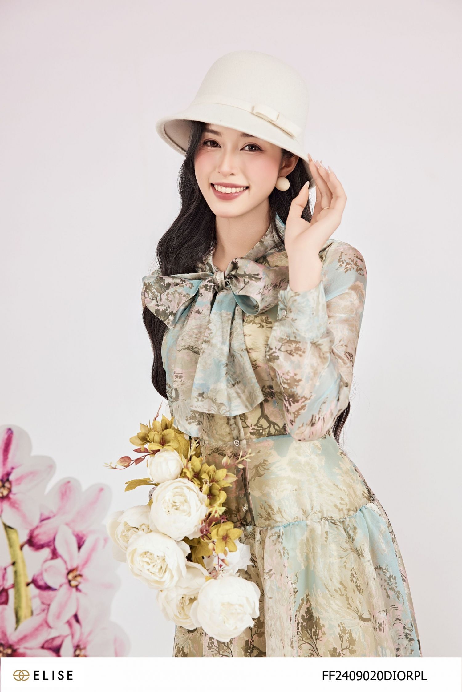 ĐẦM TƠ HT NỀN XANH NƠ CỔ