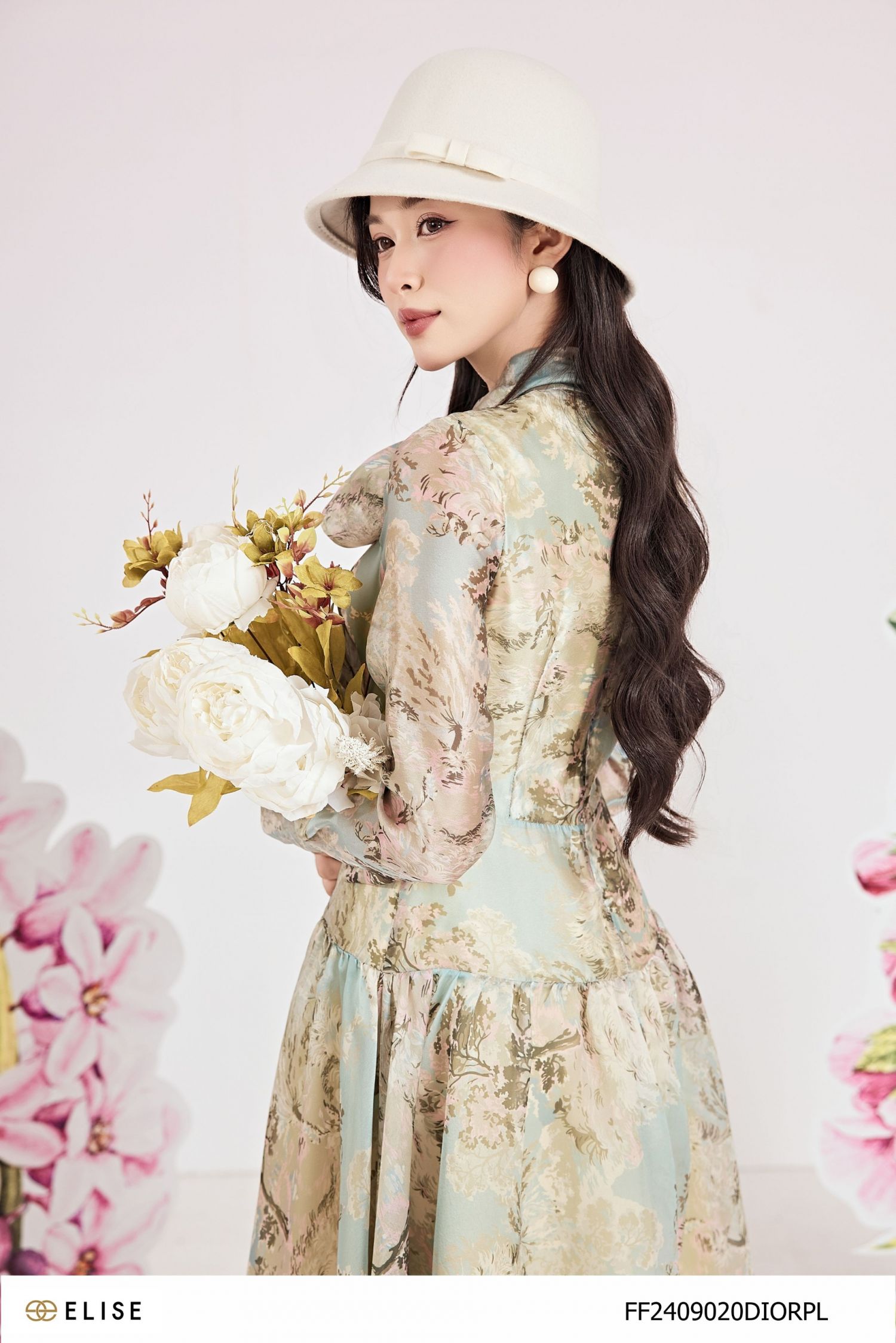 ĐẦM TƠ HT NỀN XANH NƠ CỔ
