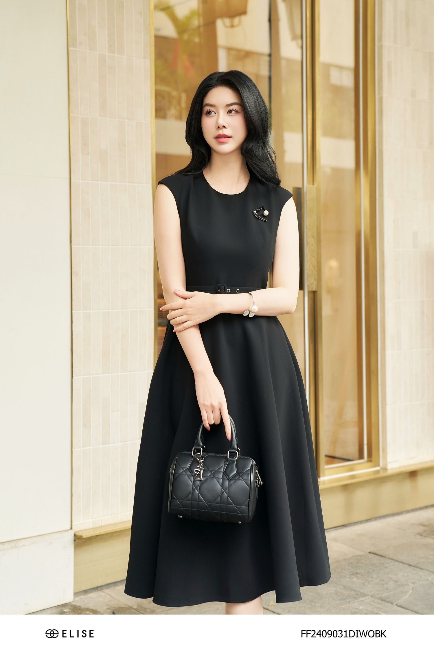 ĐẦM ĐEN ĐAI EO ĐÍNH TRANG TRÍ NGỰC