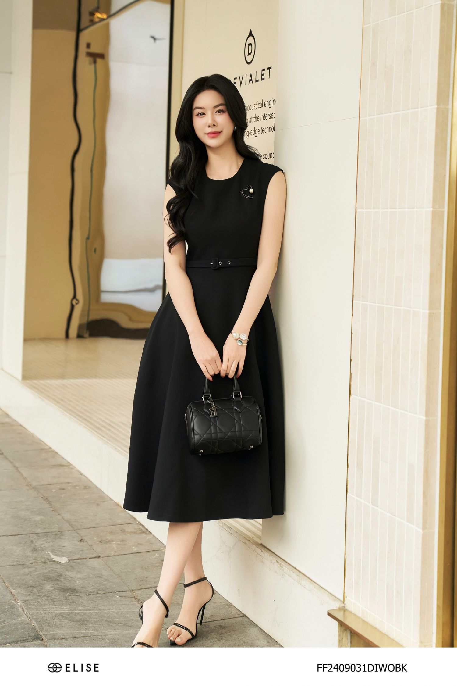 ĐẦM ĐEN ĐAI EO ĐÍNH TRANG TRÍ NGỰC