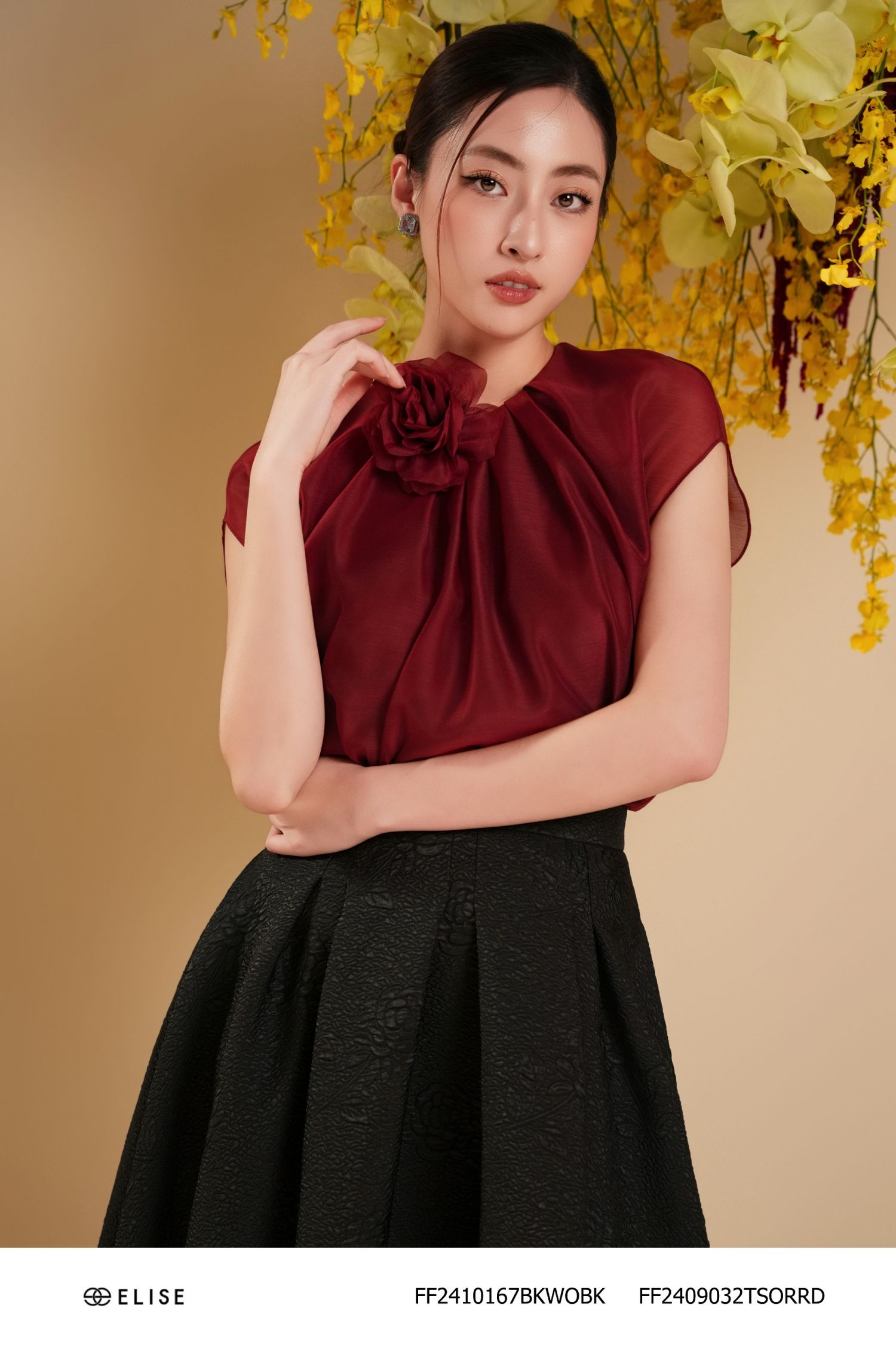 ÁO TƠ ĐỎ RƯỢU XẾP LY CỔ BUỘC DÂY HOA