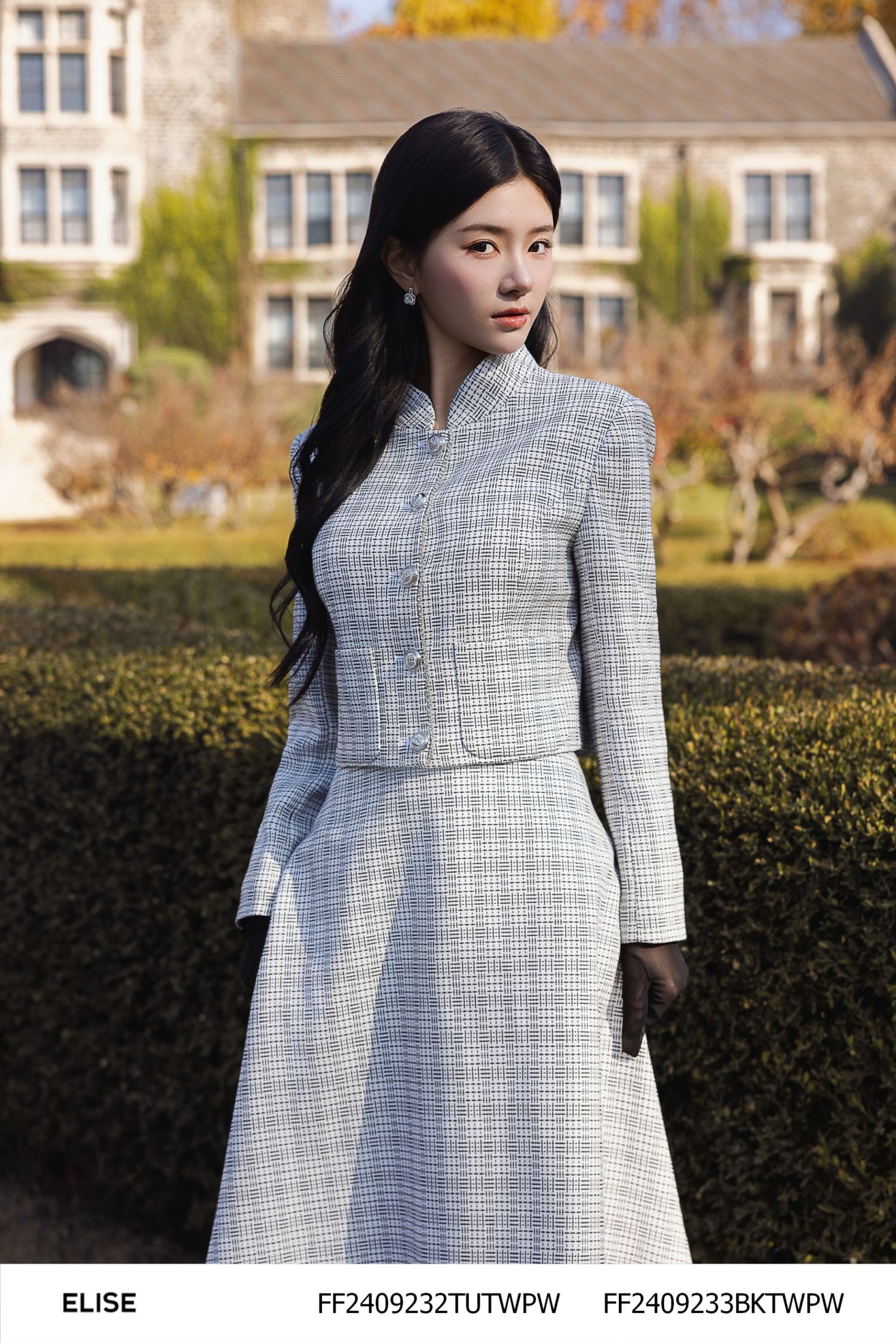 CV XÒE TWEED TRẮNG KẺ ĐEN