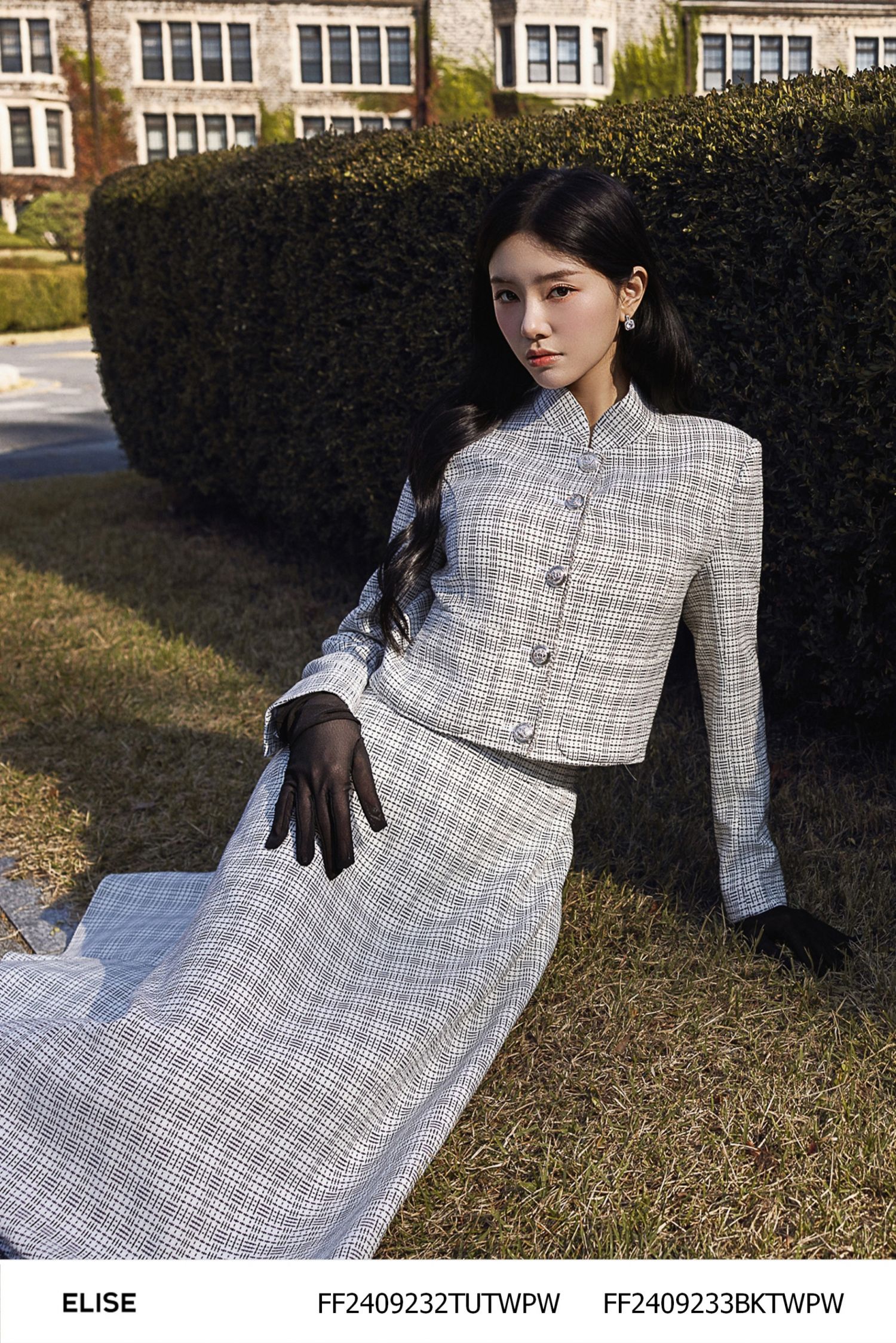CV XÒE TWEED TRẮNG KẺ ĐEN