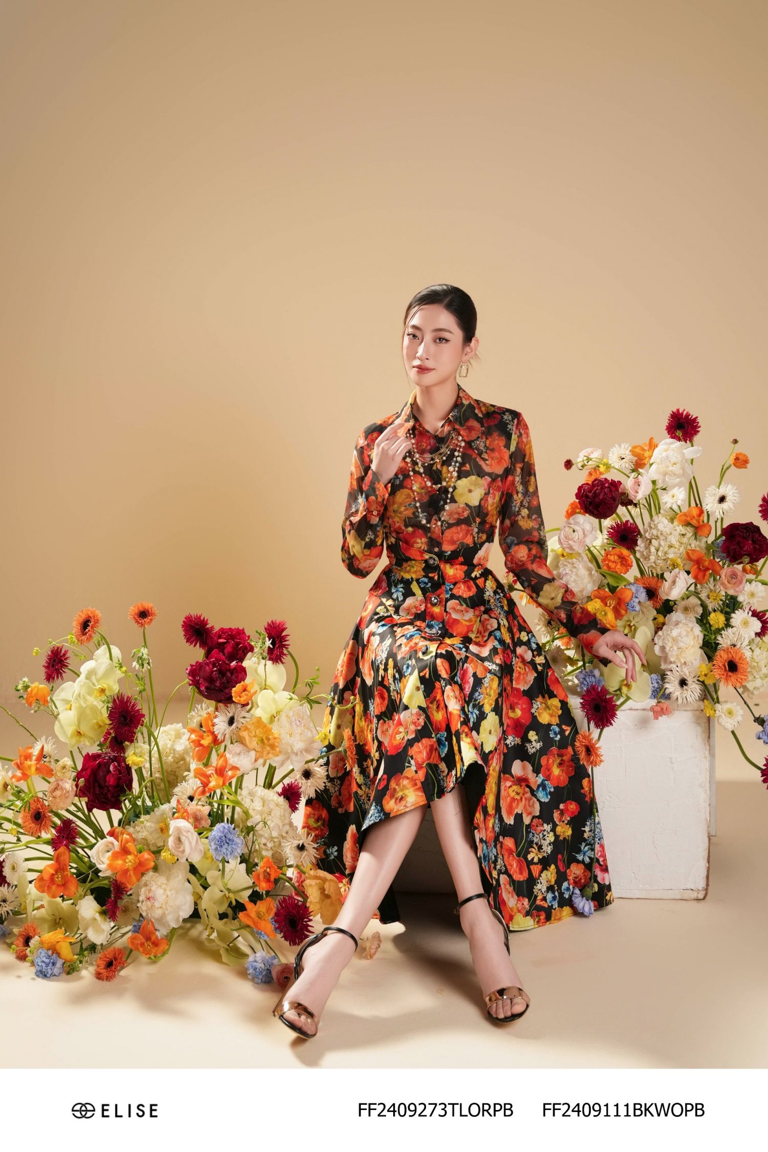 SM TƠ HOA NỀN ĐEN CỔ NHỌN
