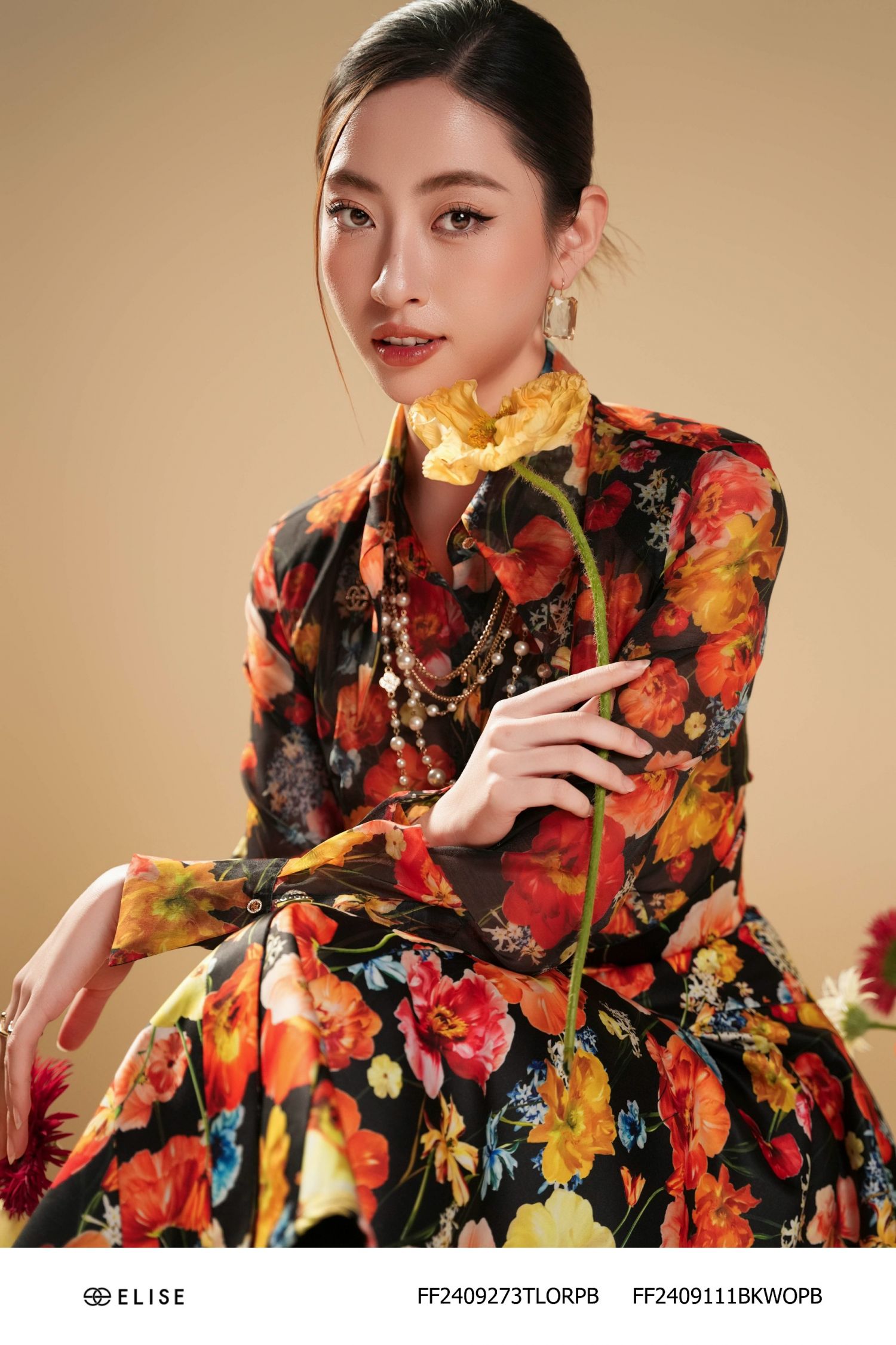 SM TƠ HOA NỀN ĐEN CỔ NHỌN
