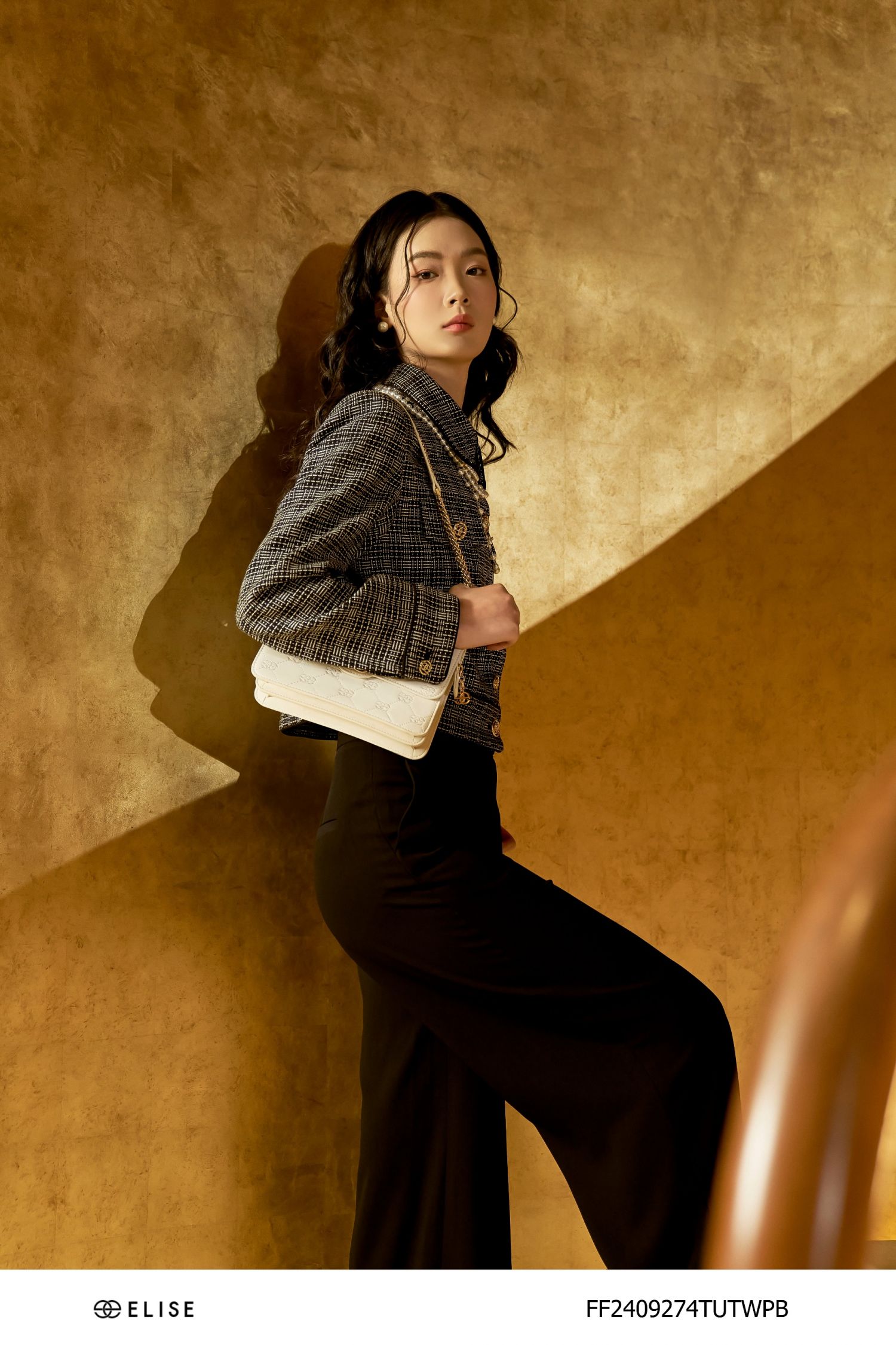 VEST TWEED ĐEN KẺ TRẮNG NẮP TÚI NGỰC