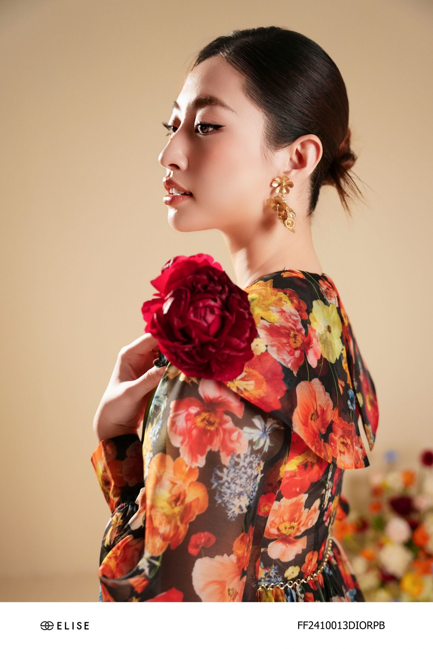 ĐẦM TƠ HOA NỀN ĐEN CỔ QUEEN
