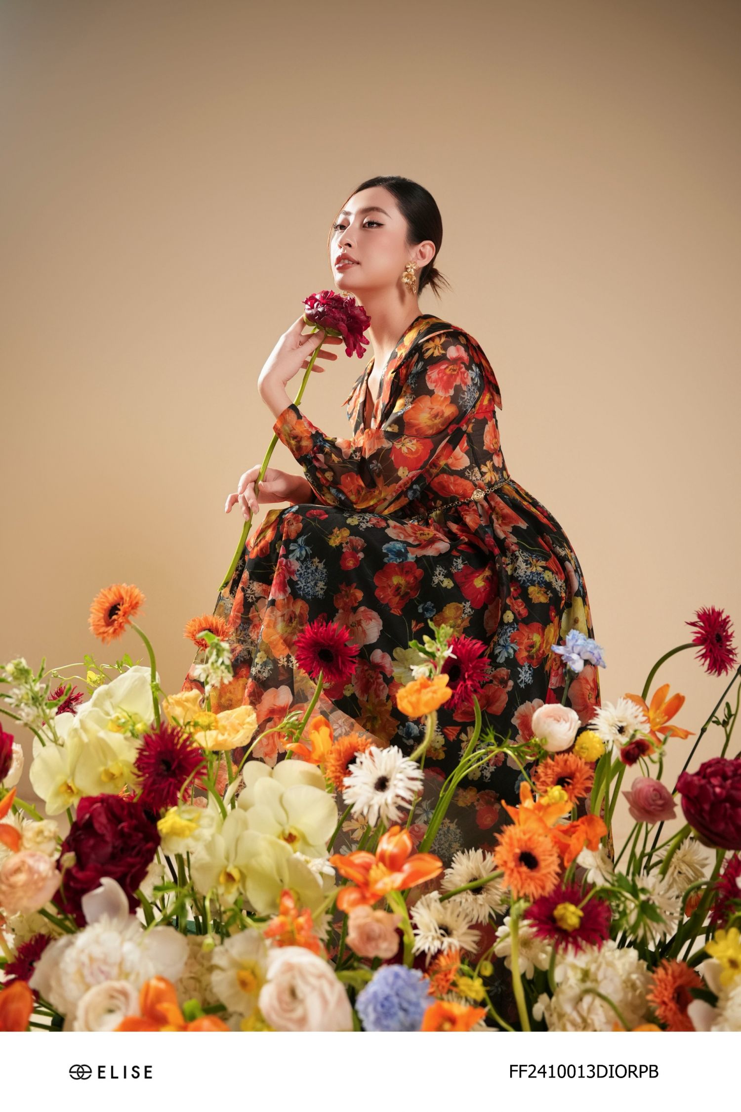 ĐẦM TƠ HOA NỀN ĐEN CỔ QUEEN