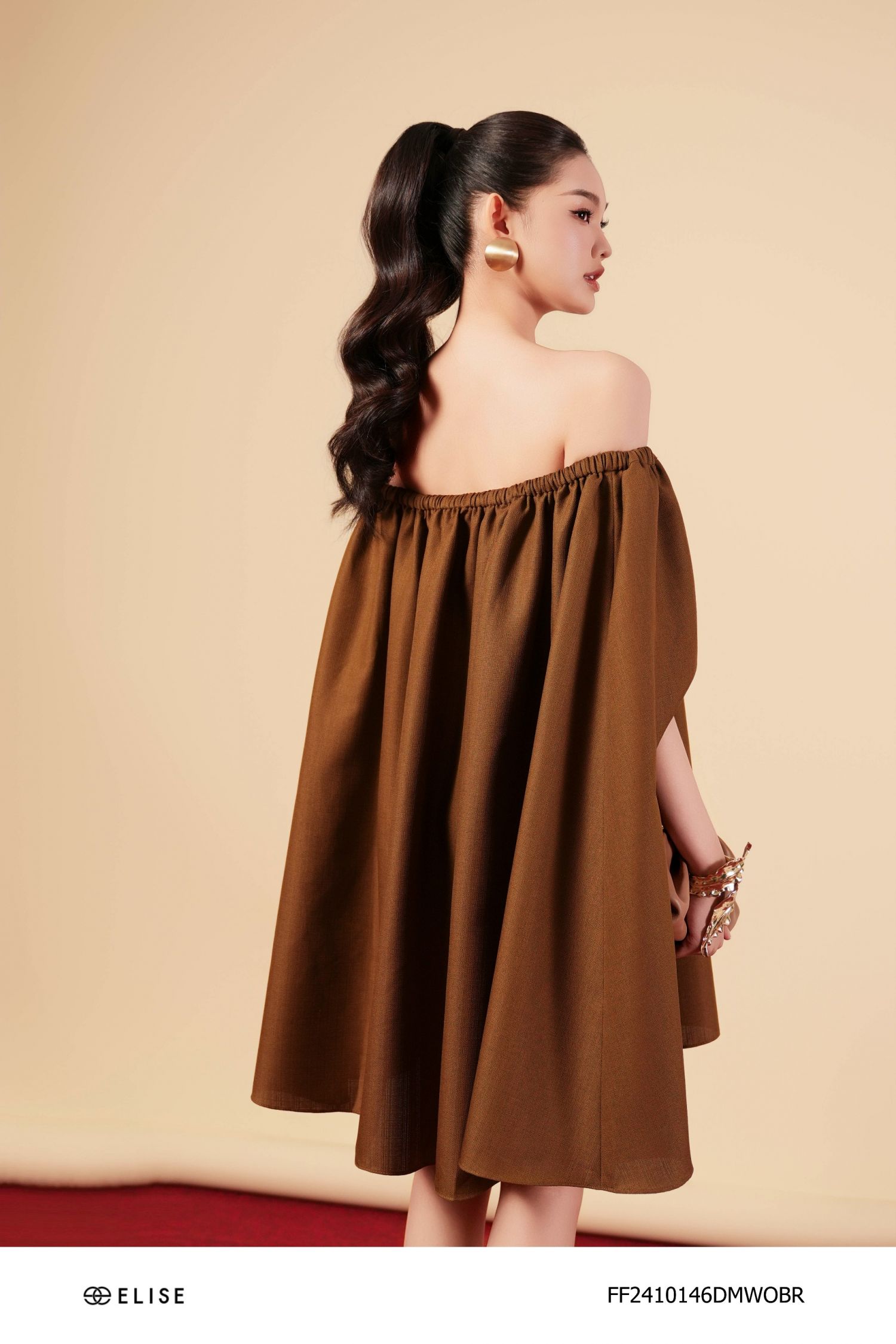 ĐẦM NÂU CHUN NGỰC TRỄ VAI