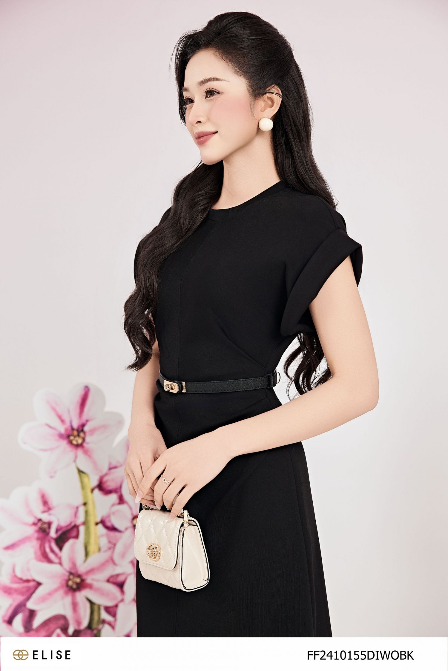 ĐẦM ĐEN NHÚN EO LƠ VÊ TAY