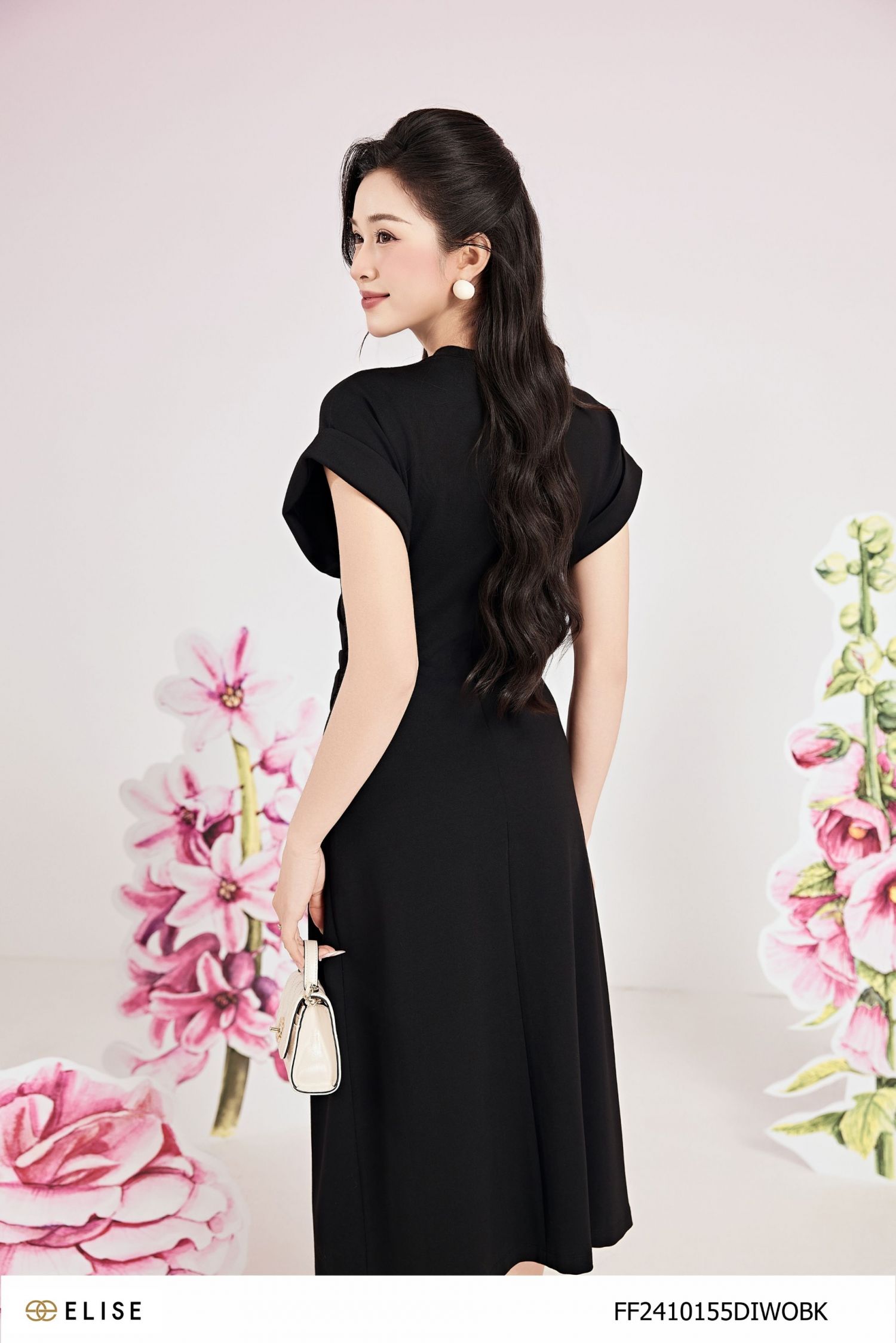 ĐẦM ĐEN NHÚN EO LƠ VÊ TAY