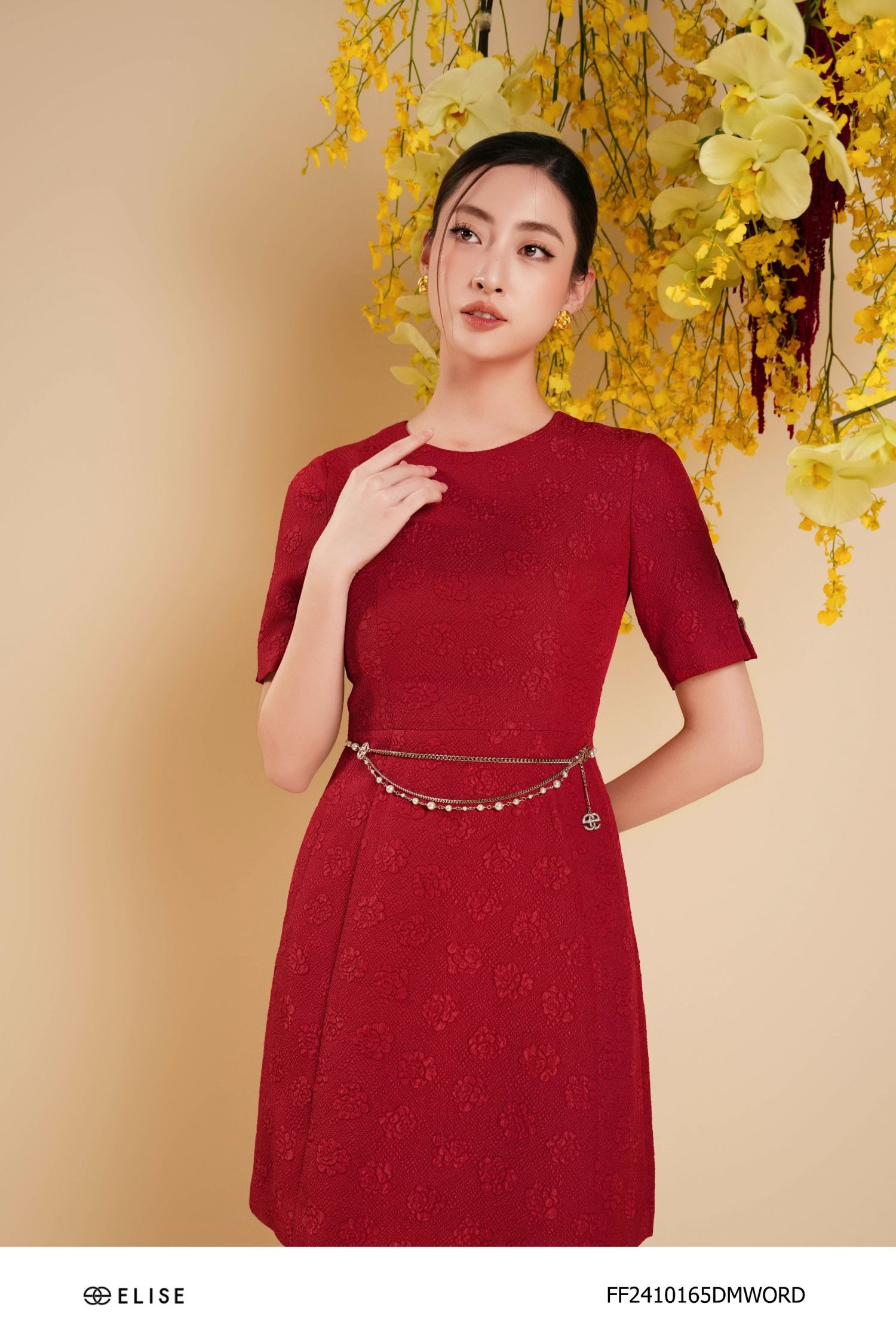 ĐẦM XỐP ĐỎ HOA NỔI TAY XẺ CHỒNG