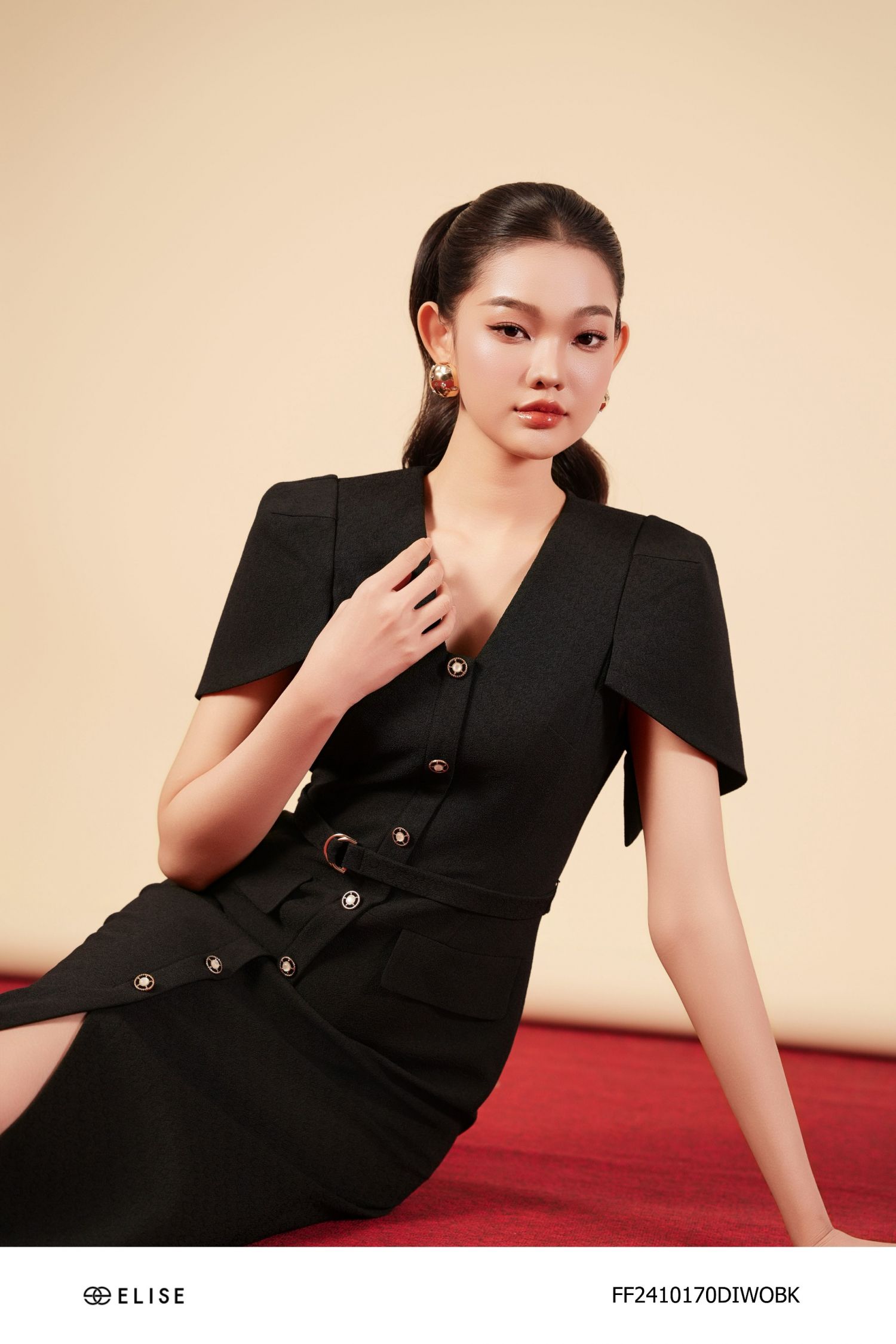 ĐẦM ĐEN TAY CAPE ĐAI EO