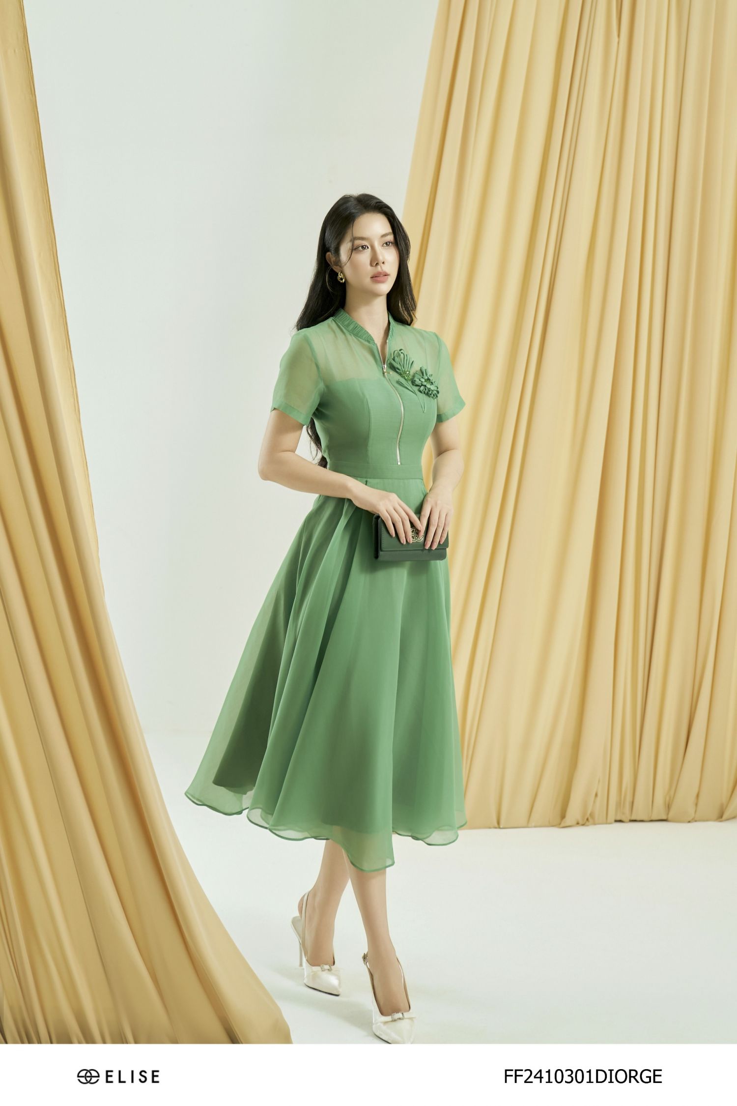 ĐẦM TƠ XANH LÁ HOA CƯỜM NGỰC
