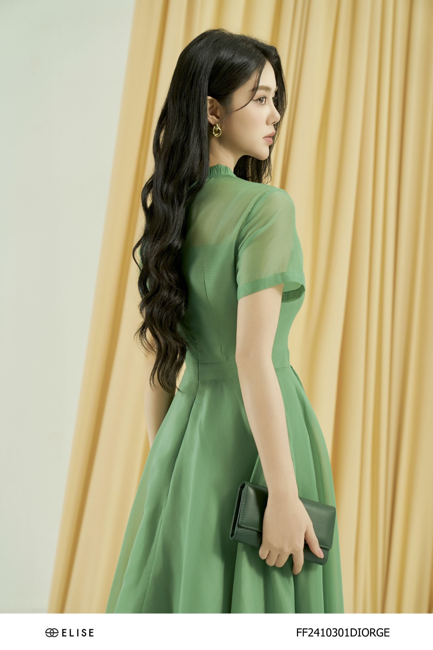ĐẦM TƠ XANH LÁ HOA CƯỜM NGỰC