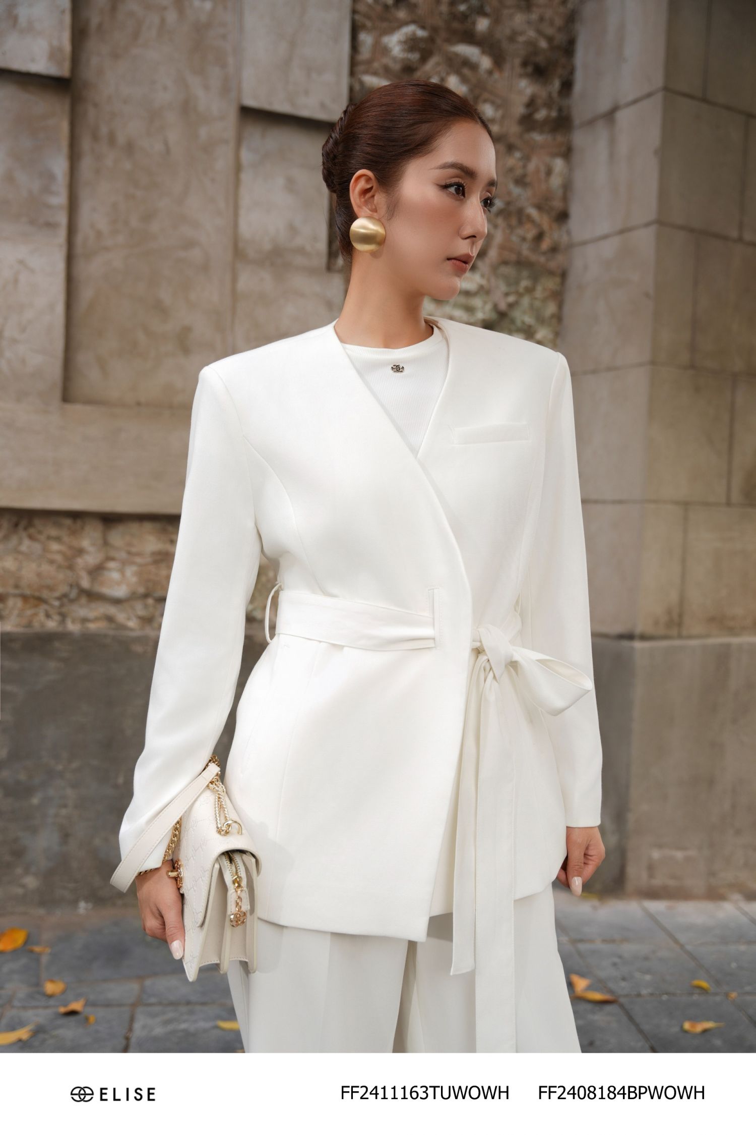 VEST TRẮNG CỔ V LUỒN DÂY EO