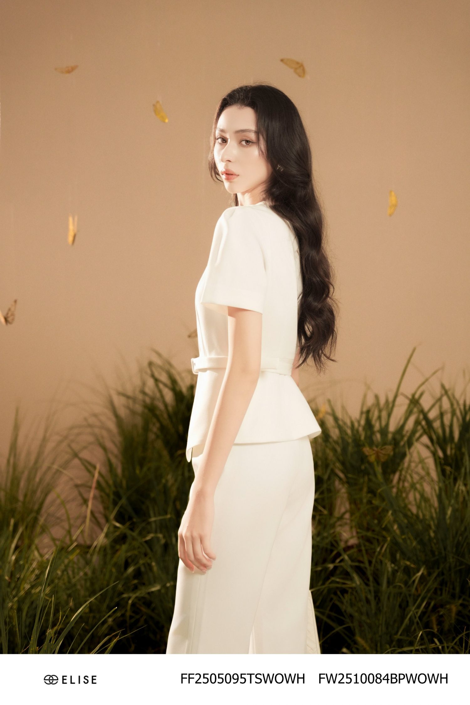 ÁO TUYTSY TRẮNG CỔ TRÒN ĐAI EO