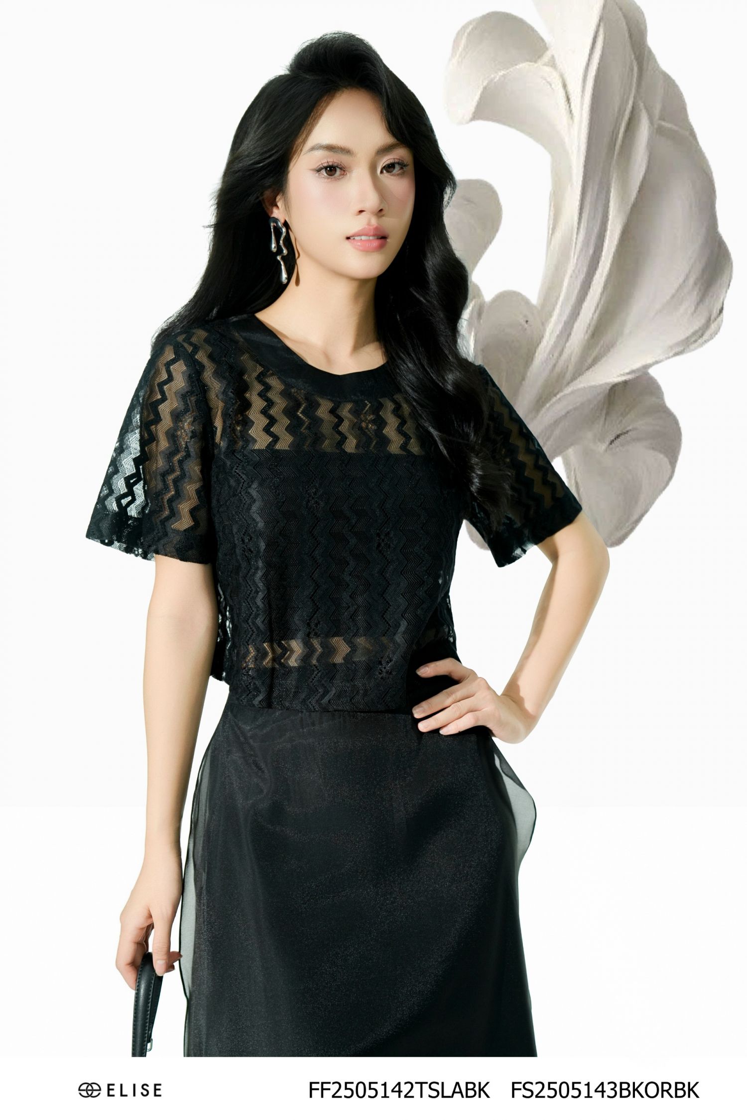 ÁO REN LƯỚI ĐEN PHỦ KIM TUYẾN