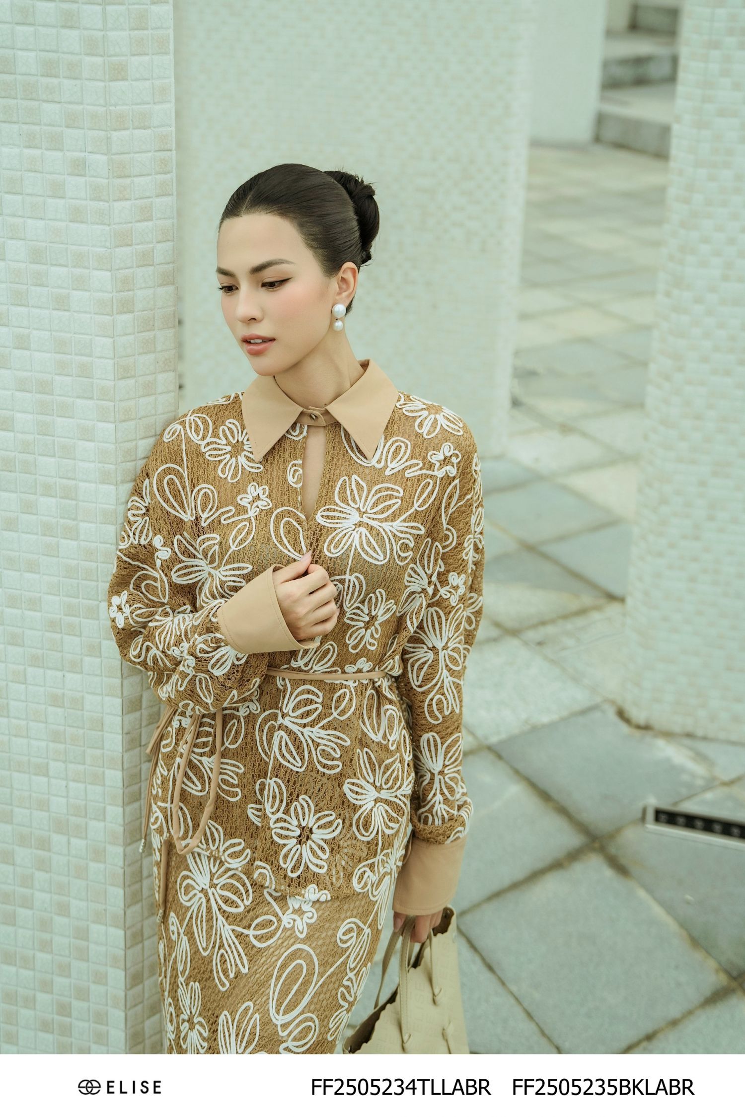 ÁO LƯỚI SỢI NÂU HOA KEM NỔI