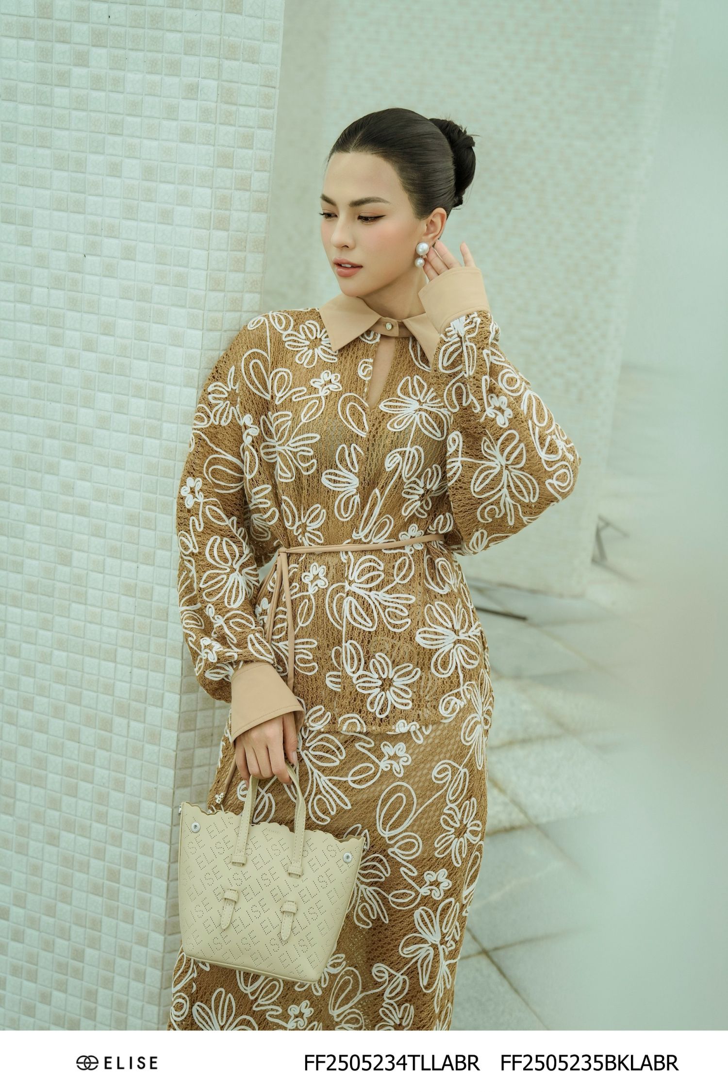 ÁO LƯỚI SỢI NÂU HOA KEM NỔI