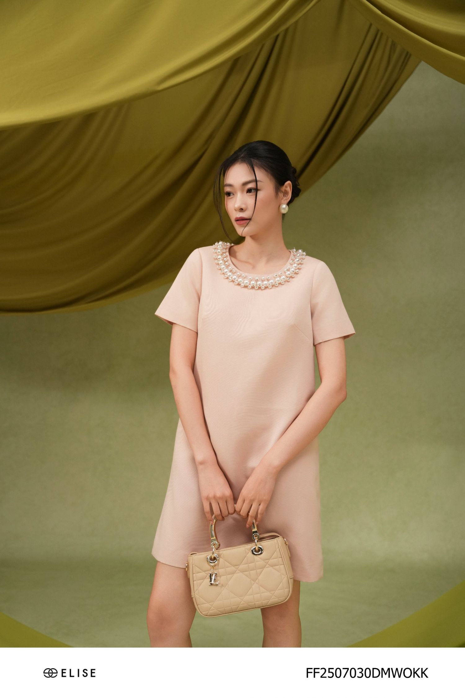 ĐẦM KAKI BE ĐÍNH CỔ TRAI