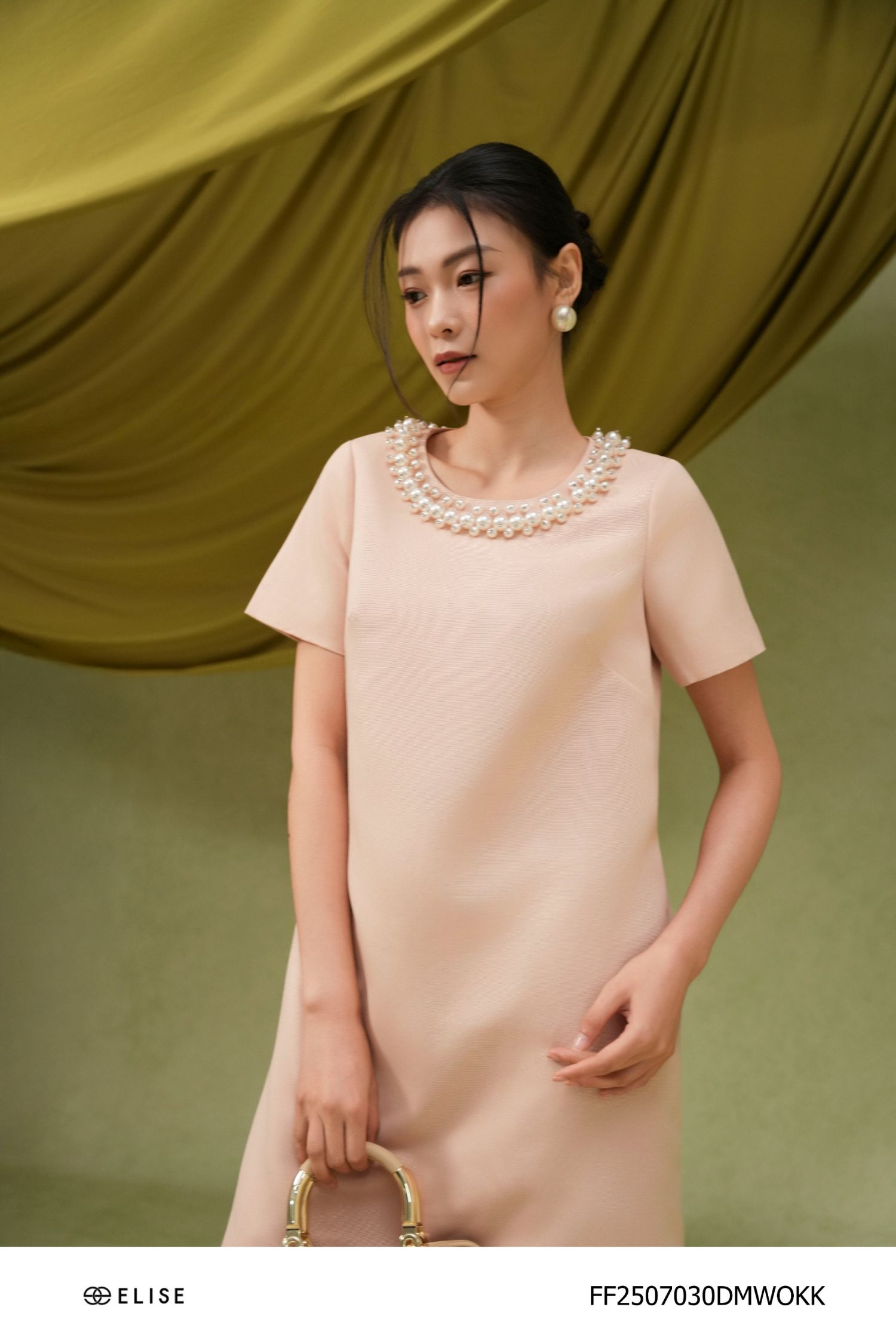 ĐẦM KAKI BE ĐÍNH CỔ TRAI