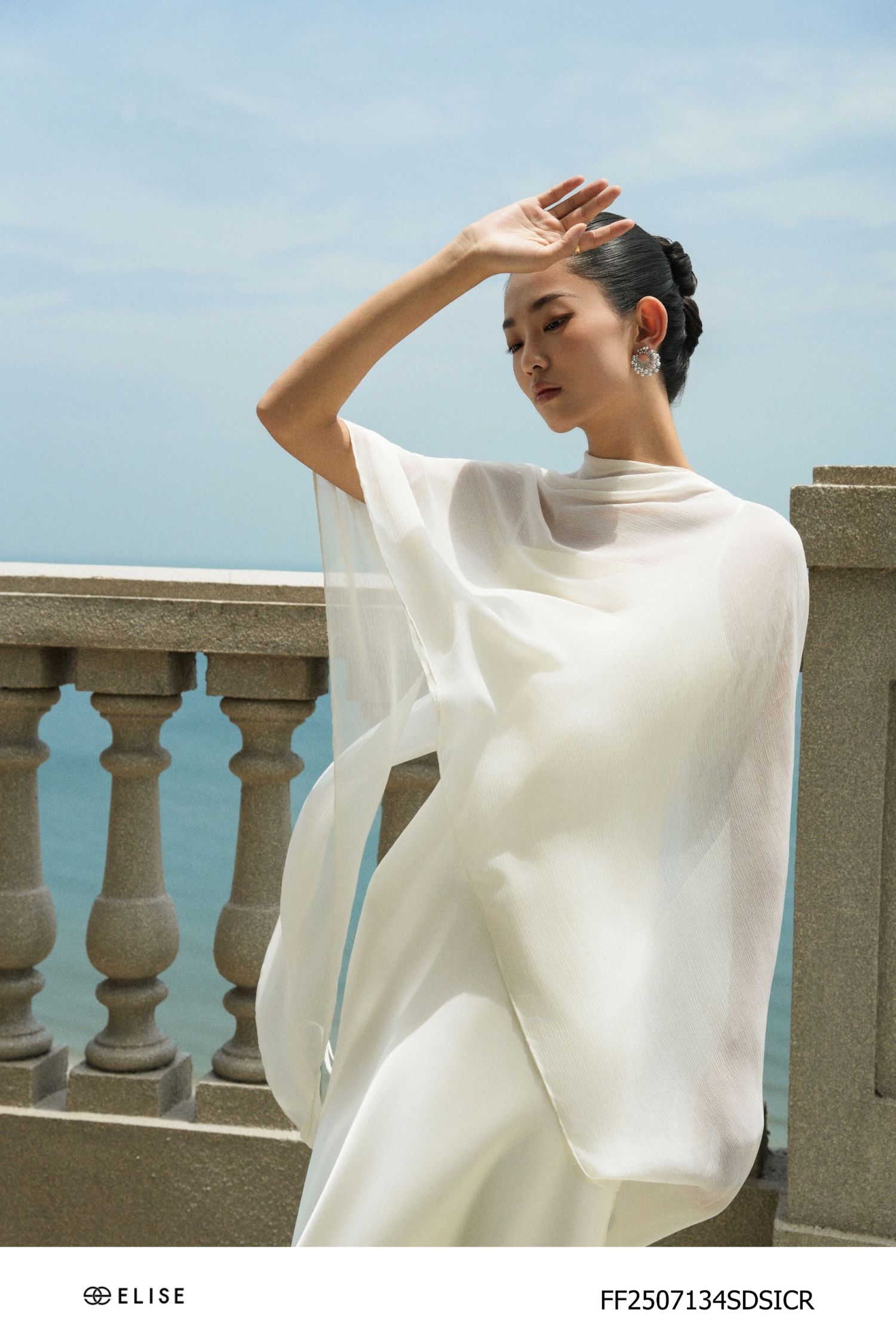 SET ĐẦM LỤA KÈM KHĂN CHOÀNG VOAN XƯỚC TRẮNG KEM