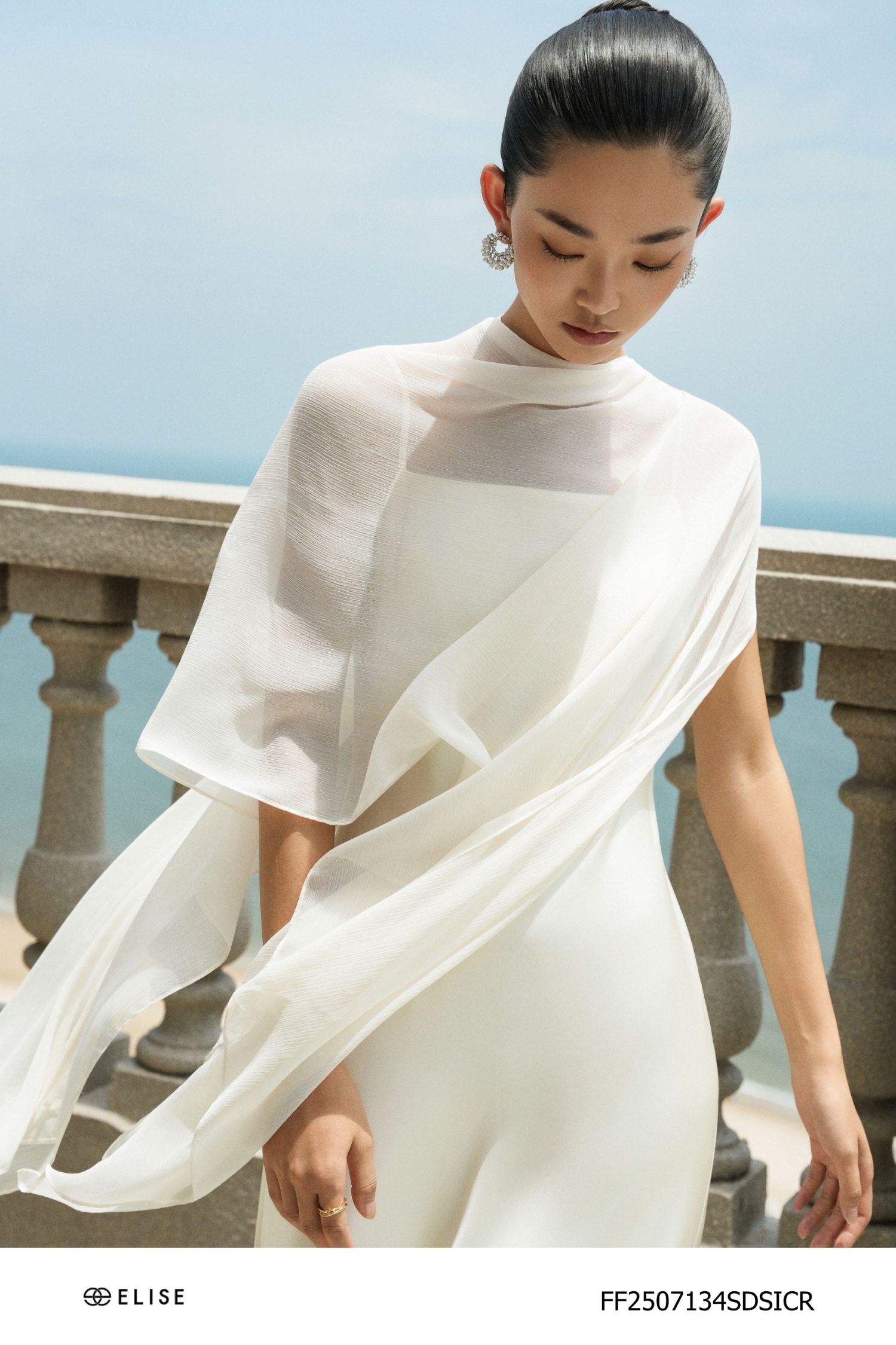 SET ĐẦM LỤA KÈM KHĂN CHOÀNG VOAN XƯỚC TRẮNG KEM