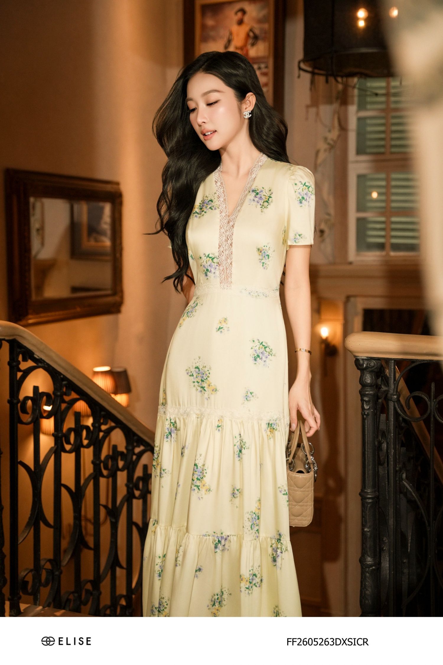 ĐẦM LỤA KEM HT HOA NHÍ CỔ V