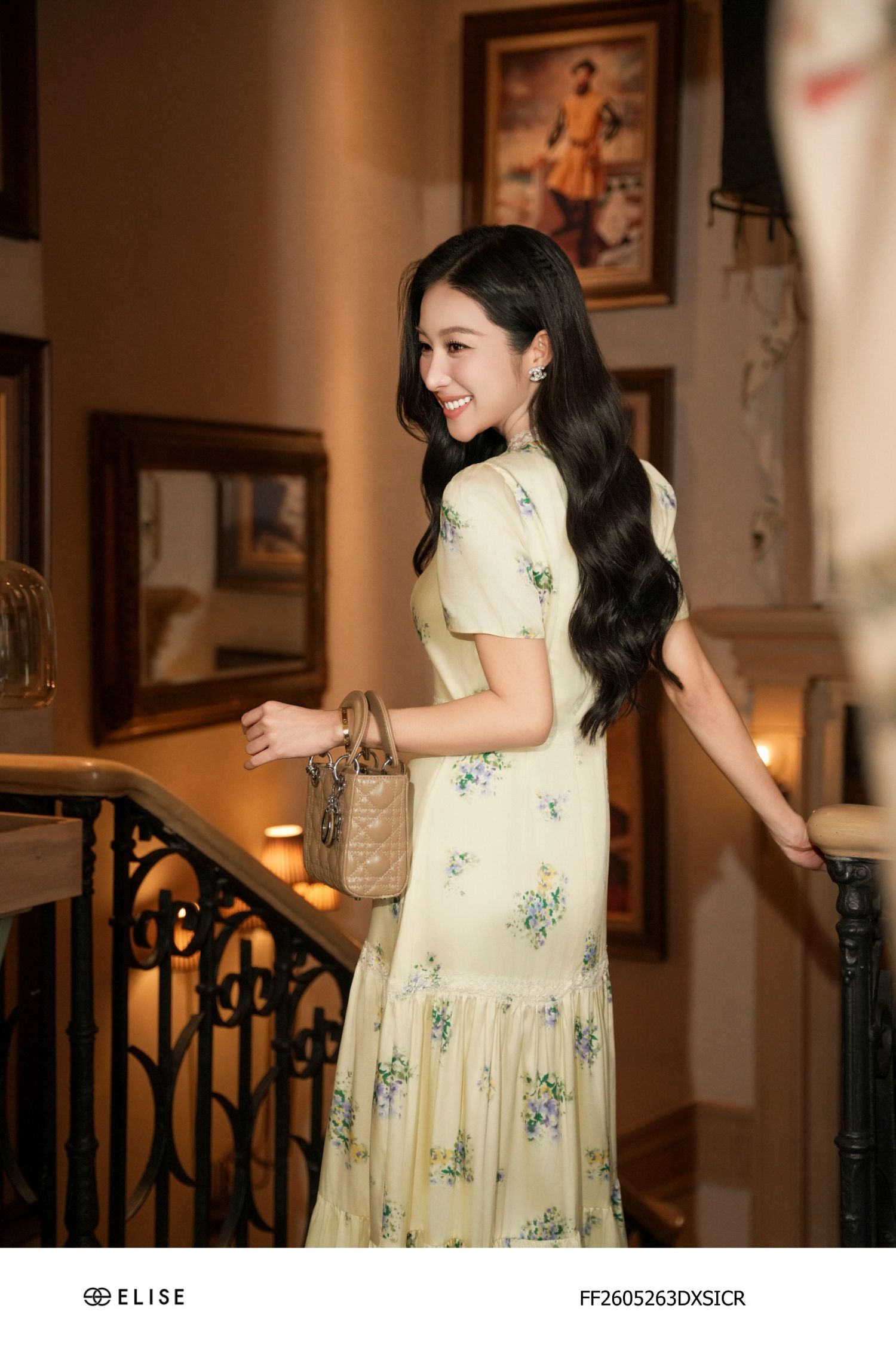 ĐẦM LỤA KEM HT HOA NHÍ CỔ V