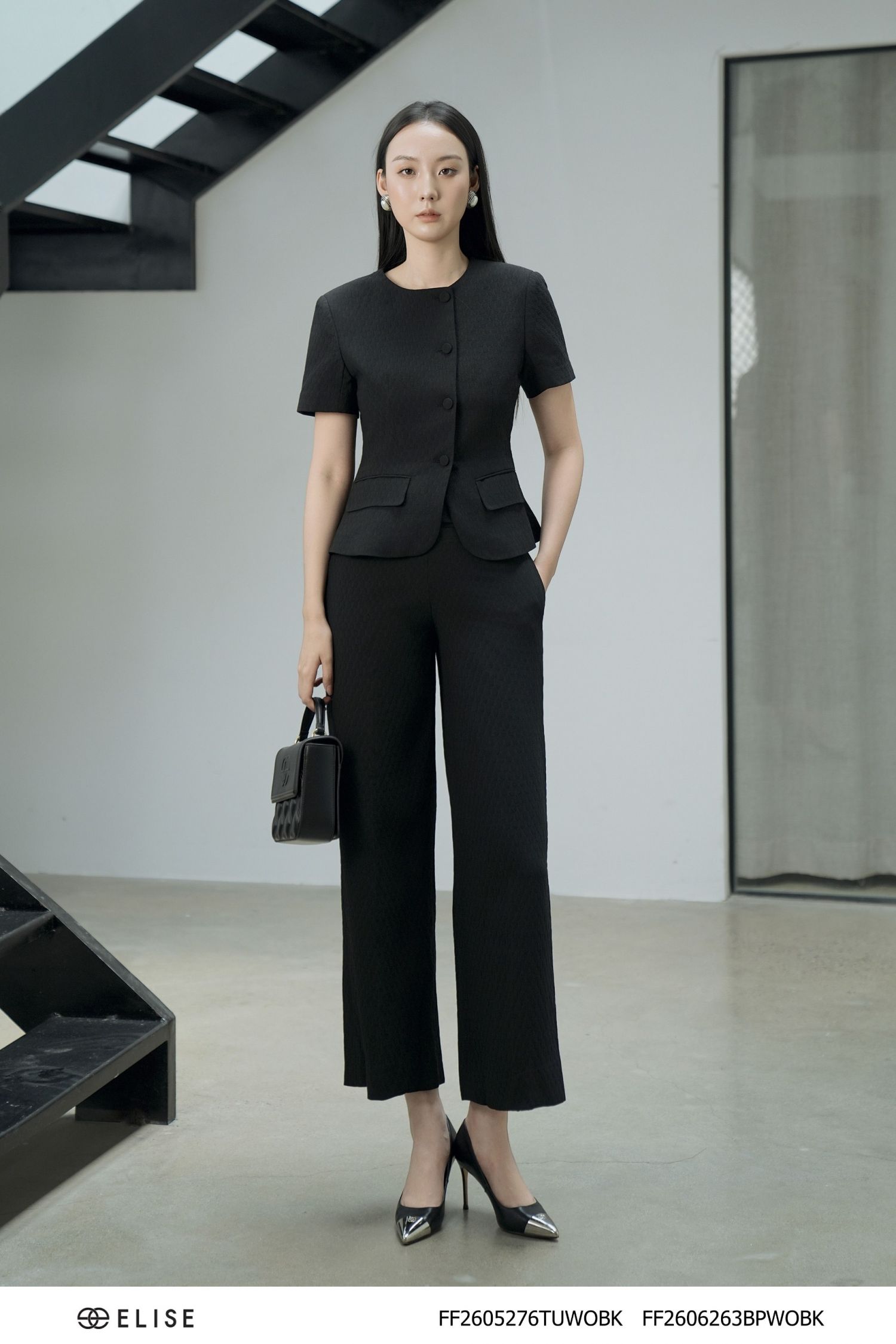 VEST ĐEN CỔ TRÒN NẮP TÚI